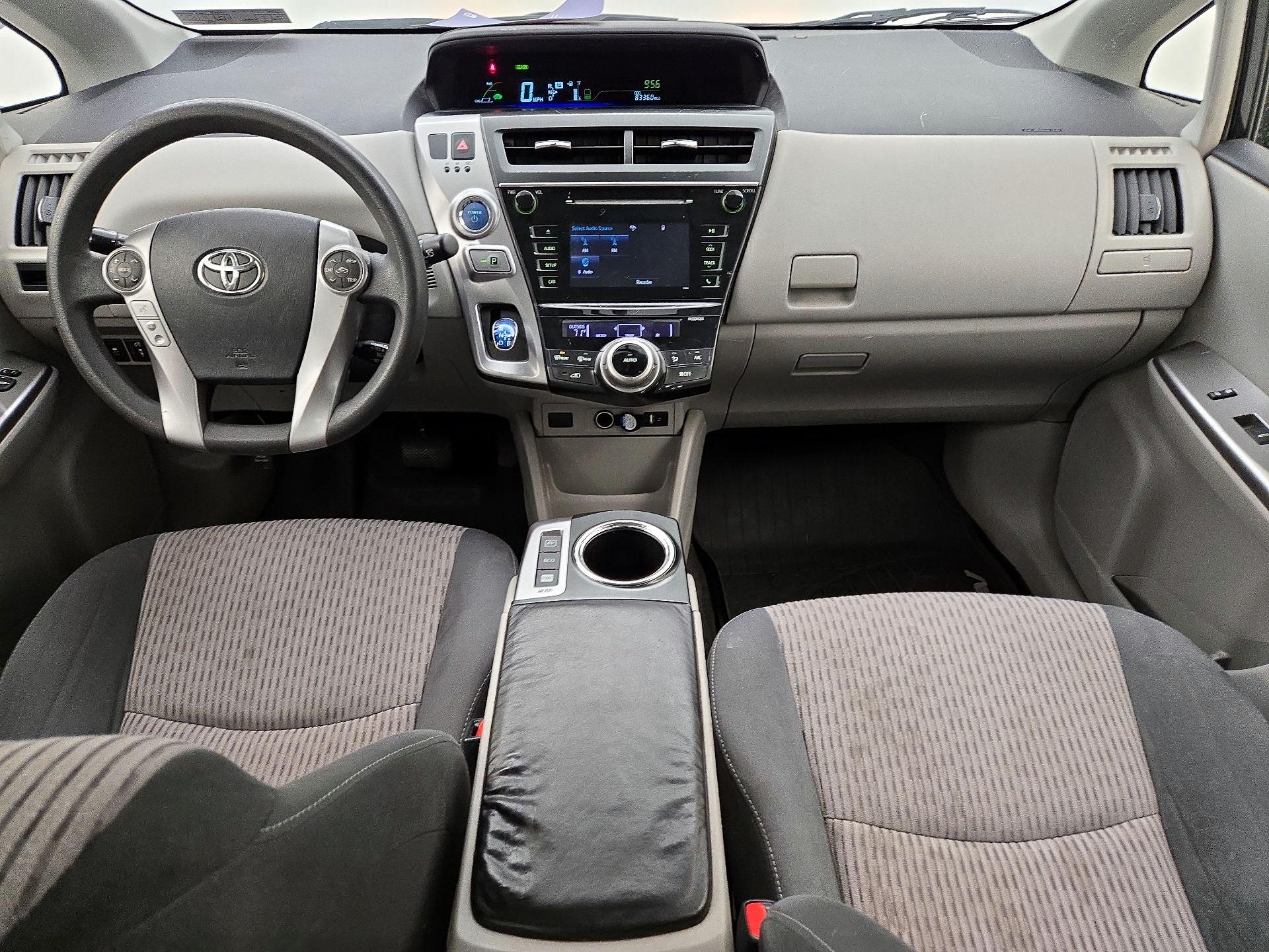 Thumbnail: 2017 Toyota Prius v - 9