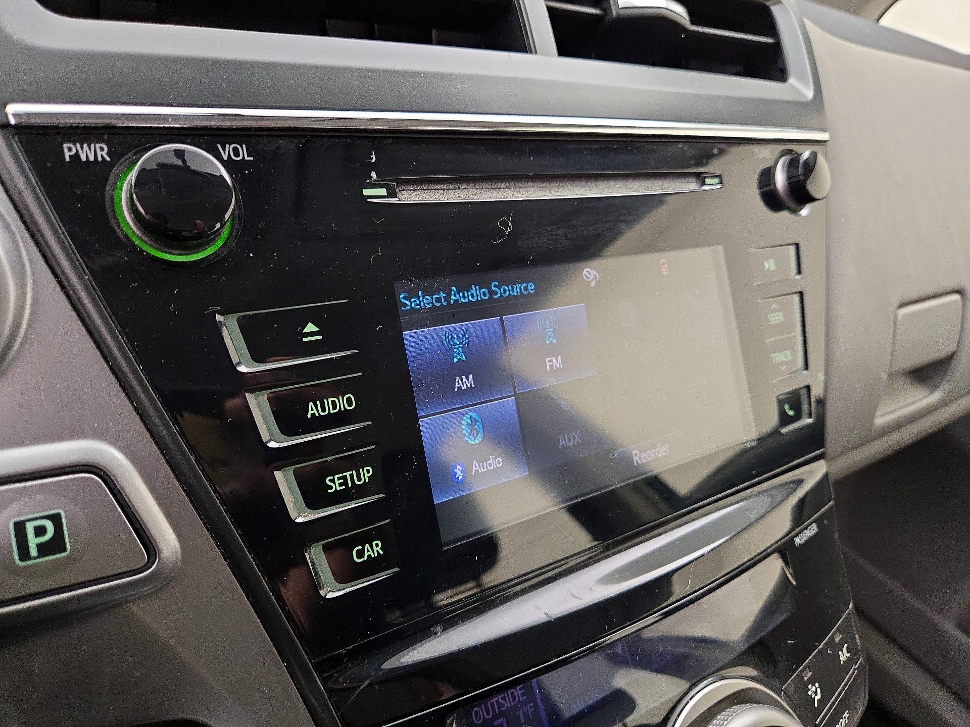 Thumbnail: 2017 Toyota Prius v - 15