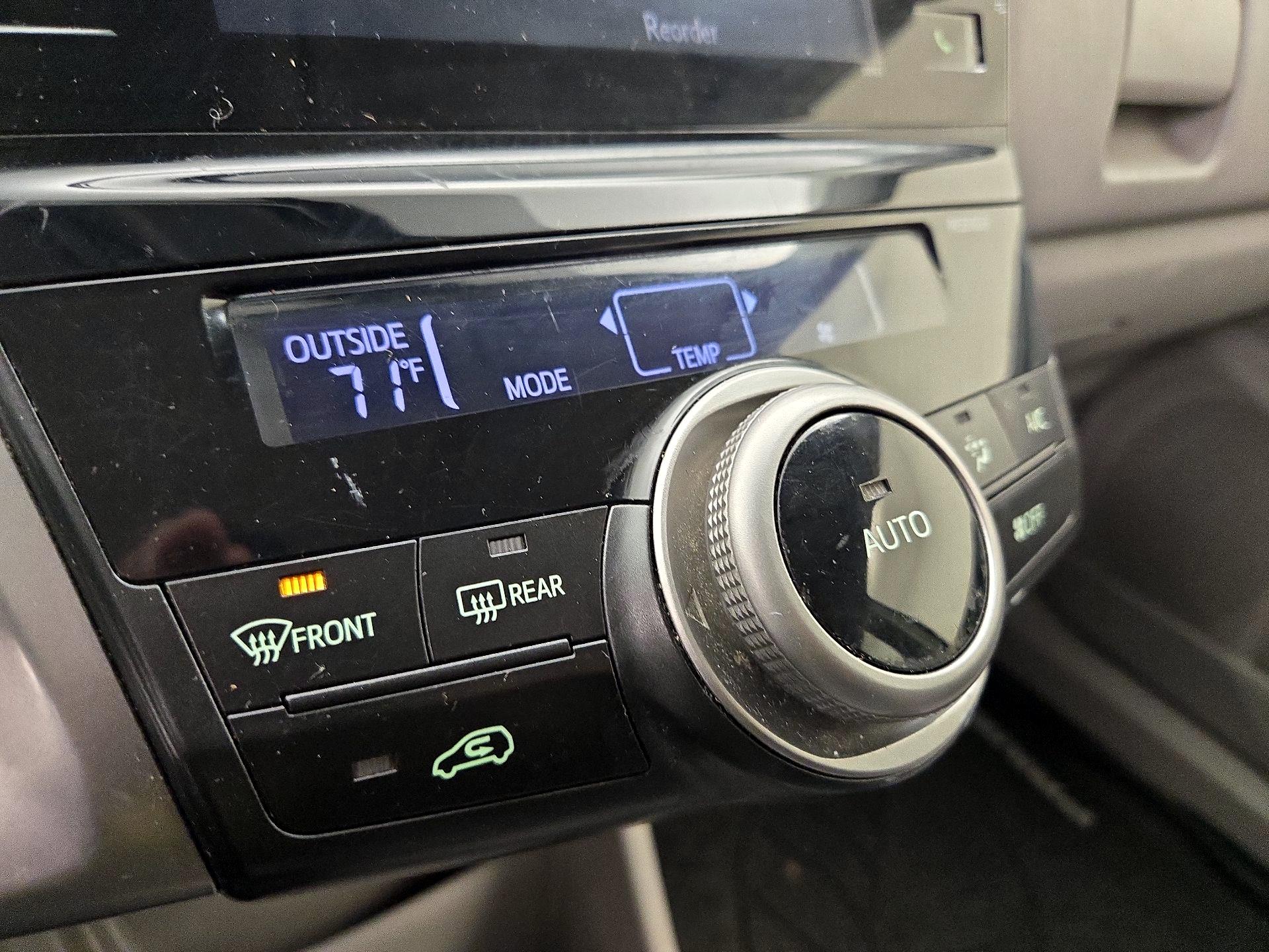 Thumbnail: 2017 Toyota Prius v - 16