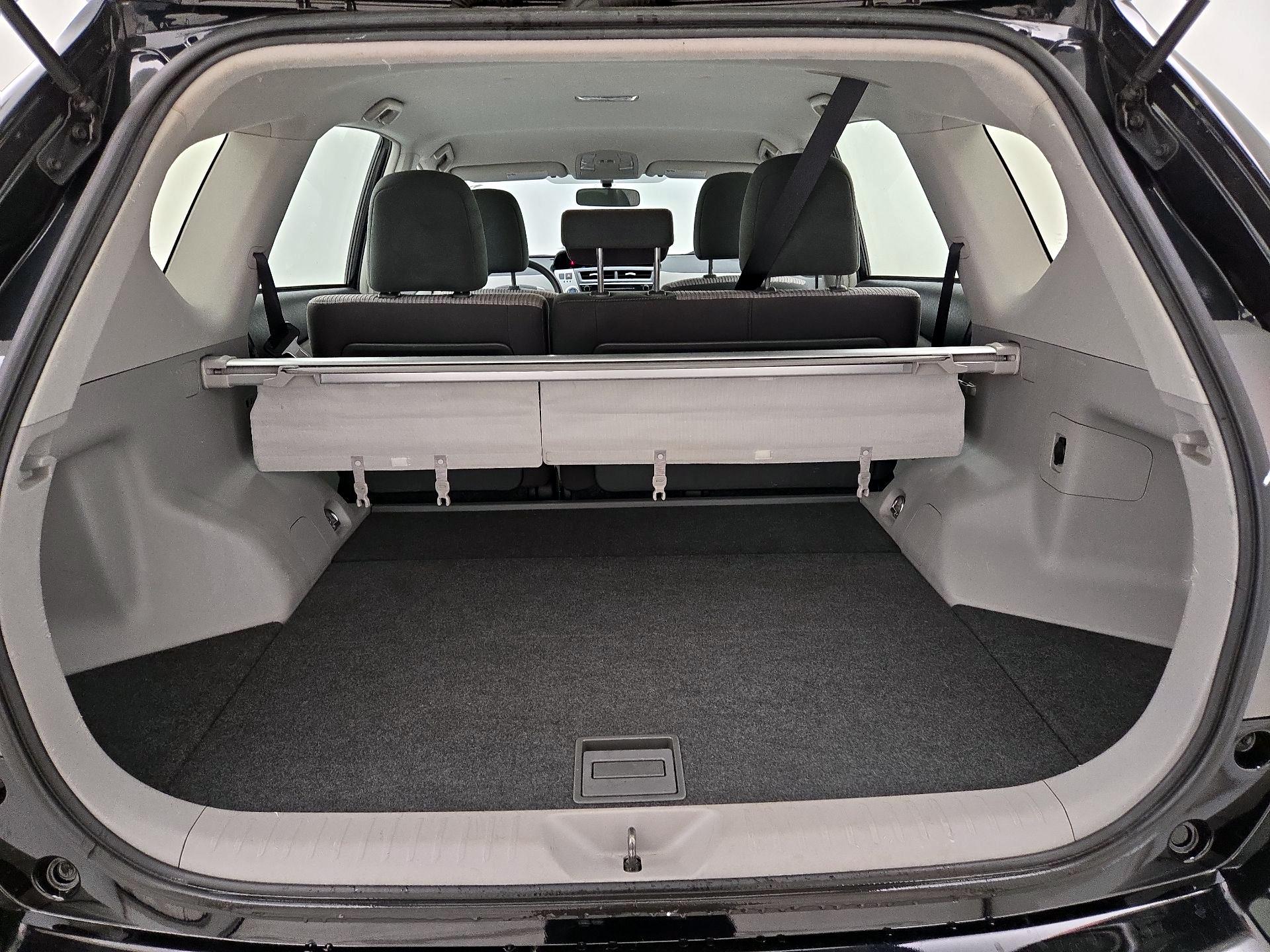 Thumbnail: 2017 Toyota Prius v - 20