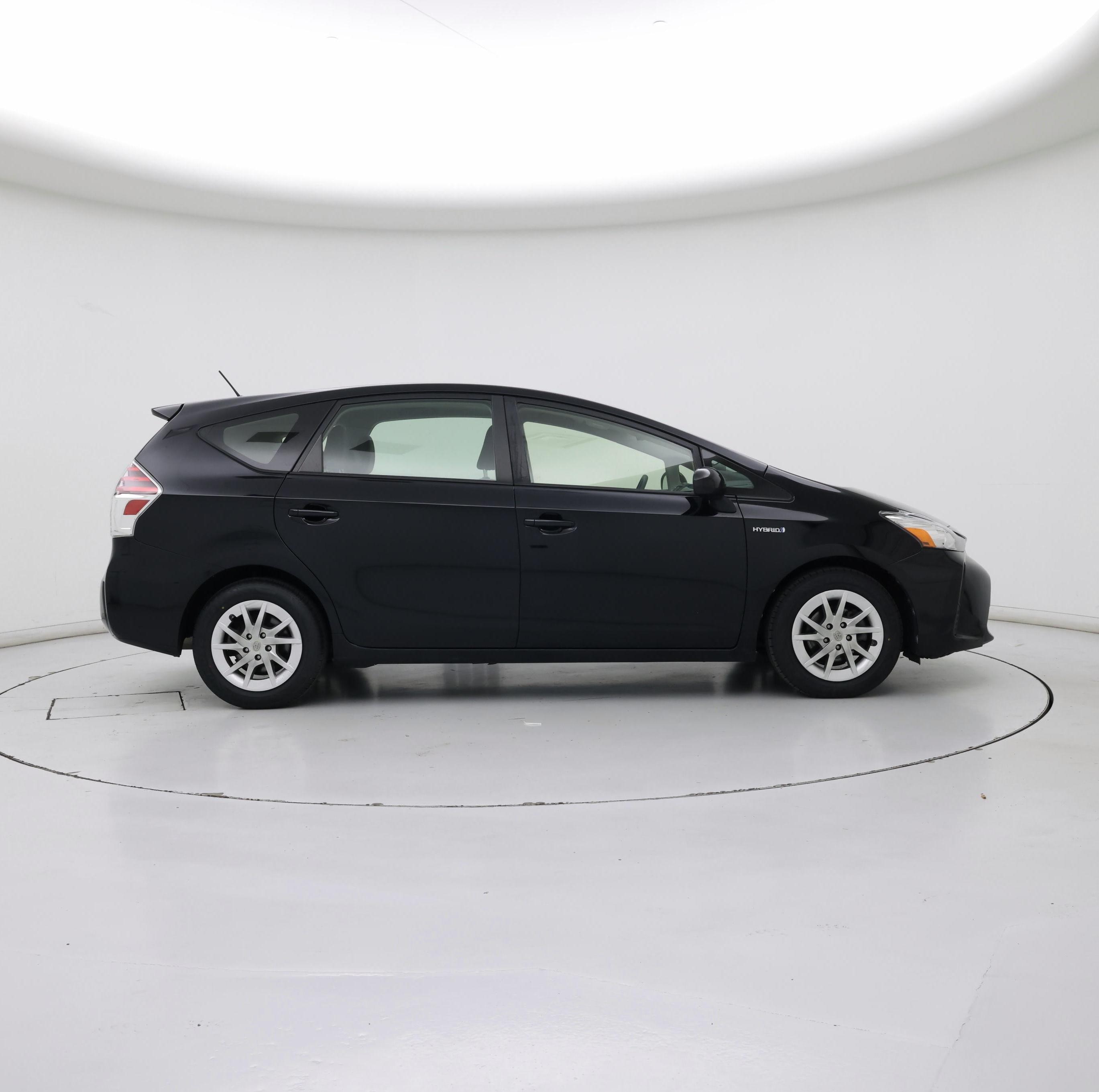 Thumbnail: 2017 Toyota Prius v - 7