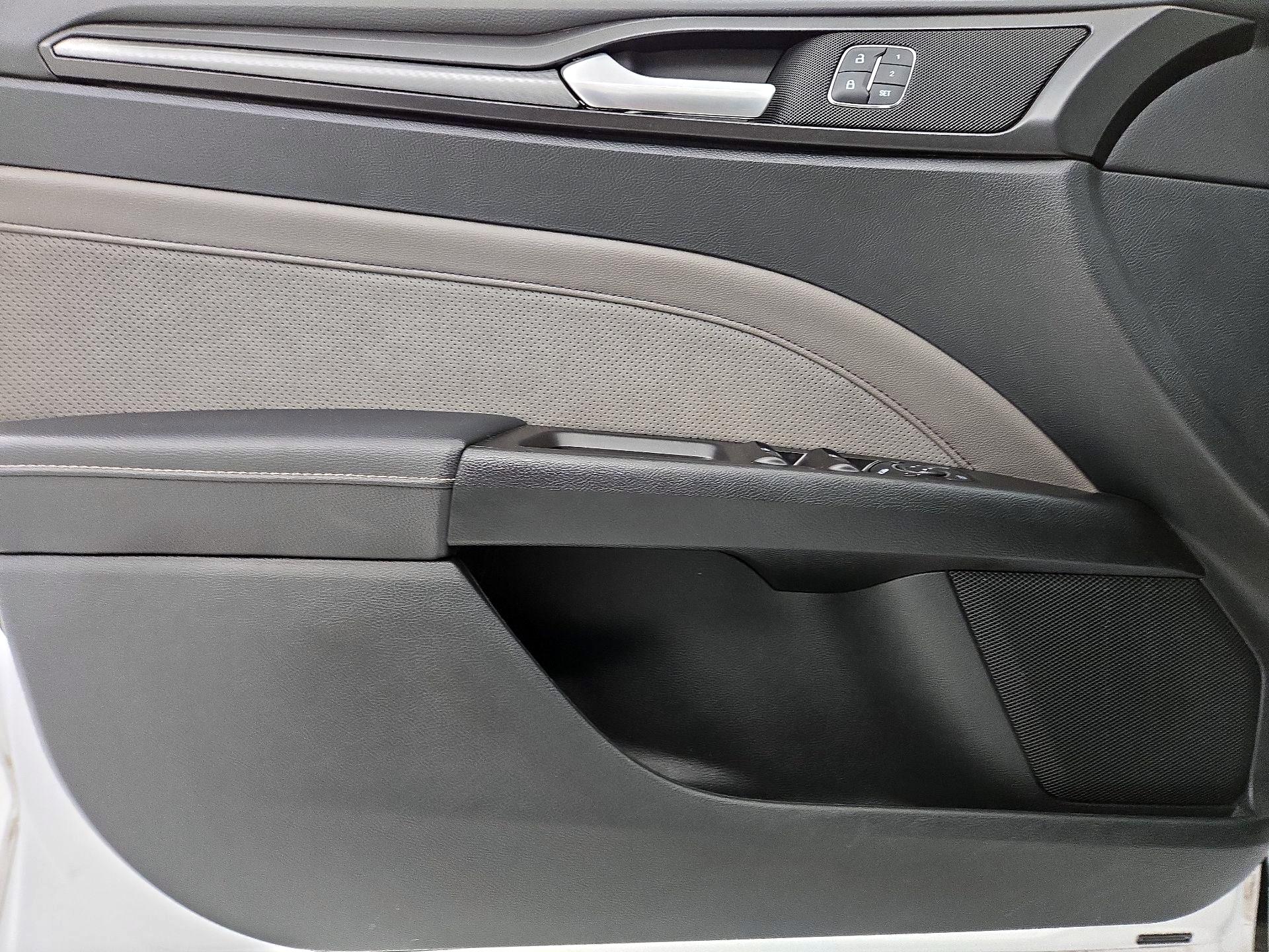 Thumbnail: 2017 Ford Fusion - 12