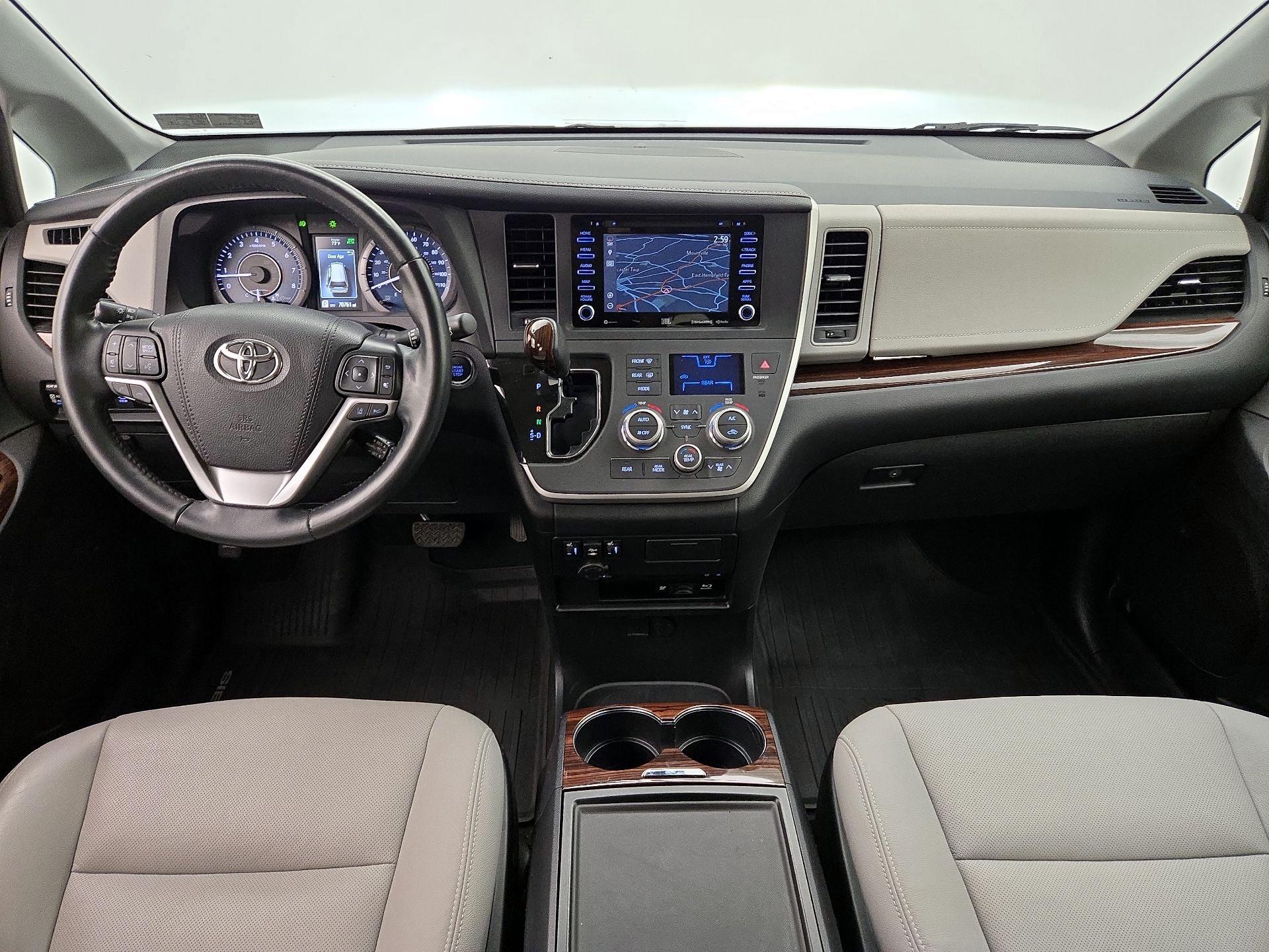 Thumbnail: 2020 Toyota Sienna - 9