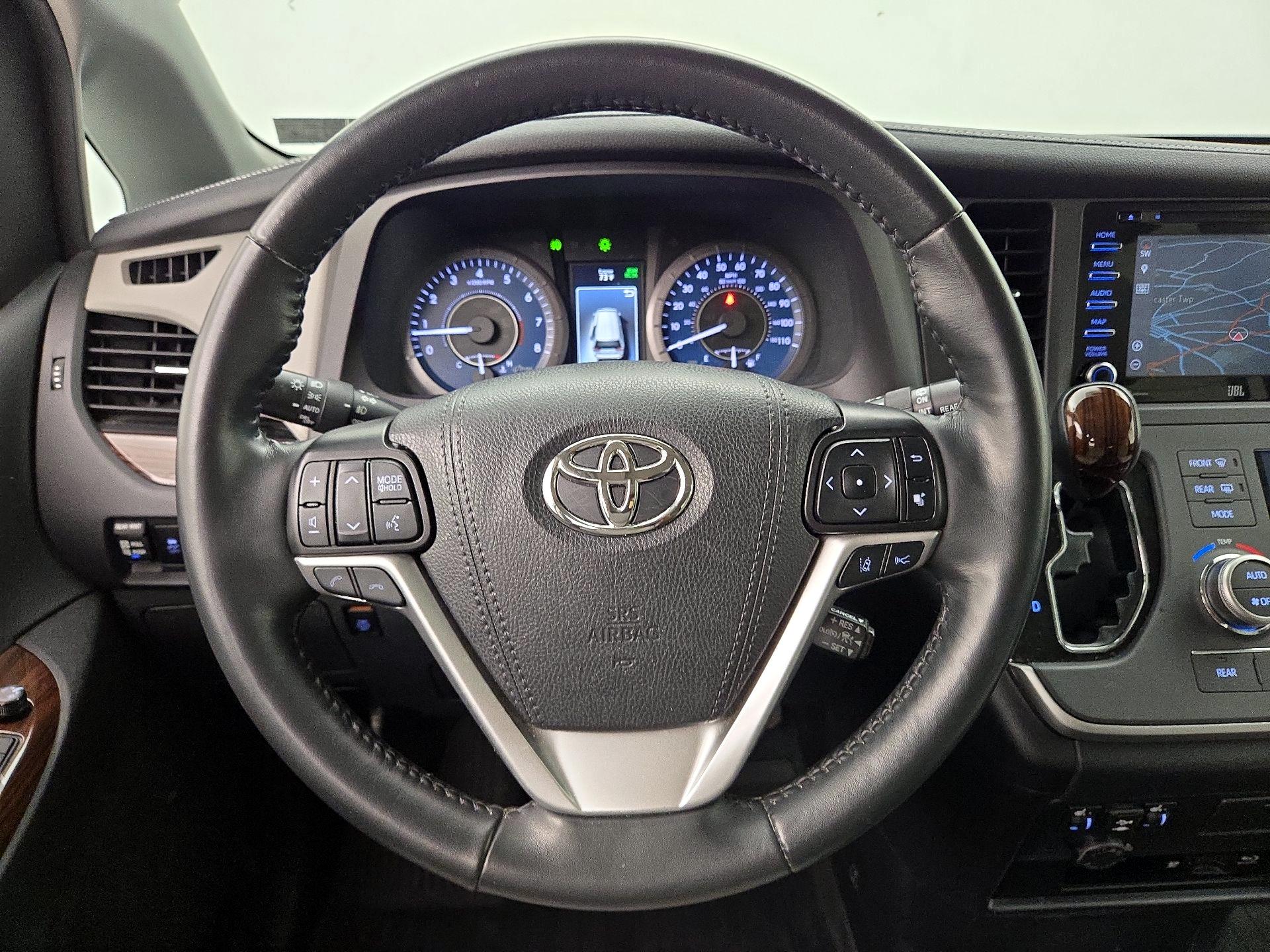 Thumbnail: 2020 Toyota Sienna - 10
