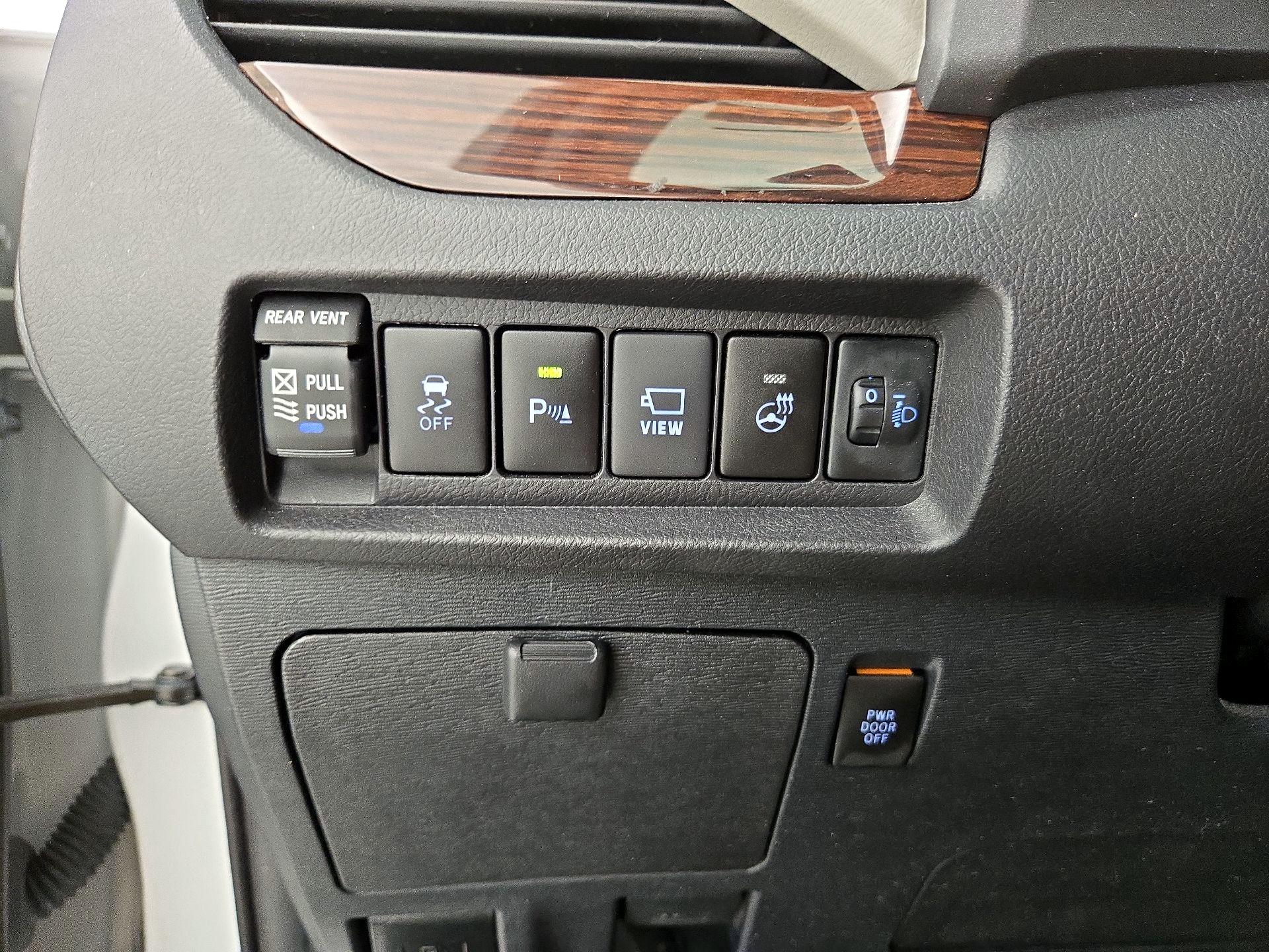 Thumbnail: 2020 Toyota Sienna - 13