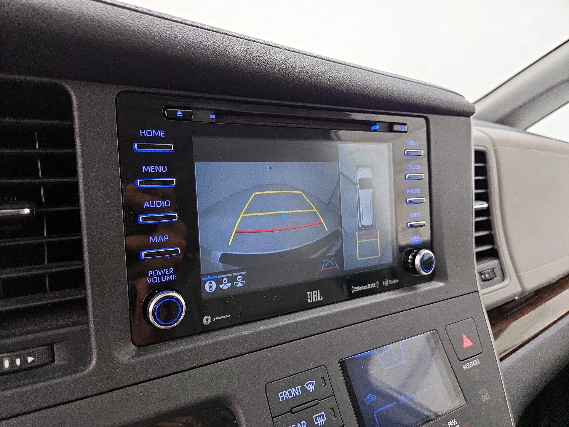 Thumbnail: 2020 Toyota Sienna - 15