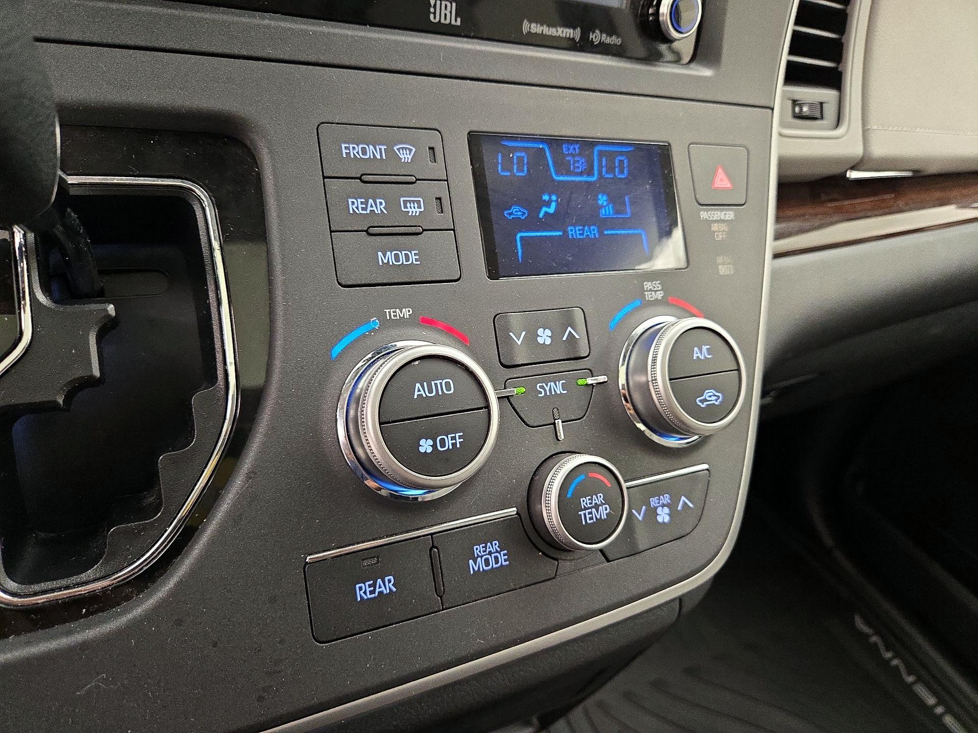 Thumbnail: 2020 Toyota Sienna - 17