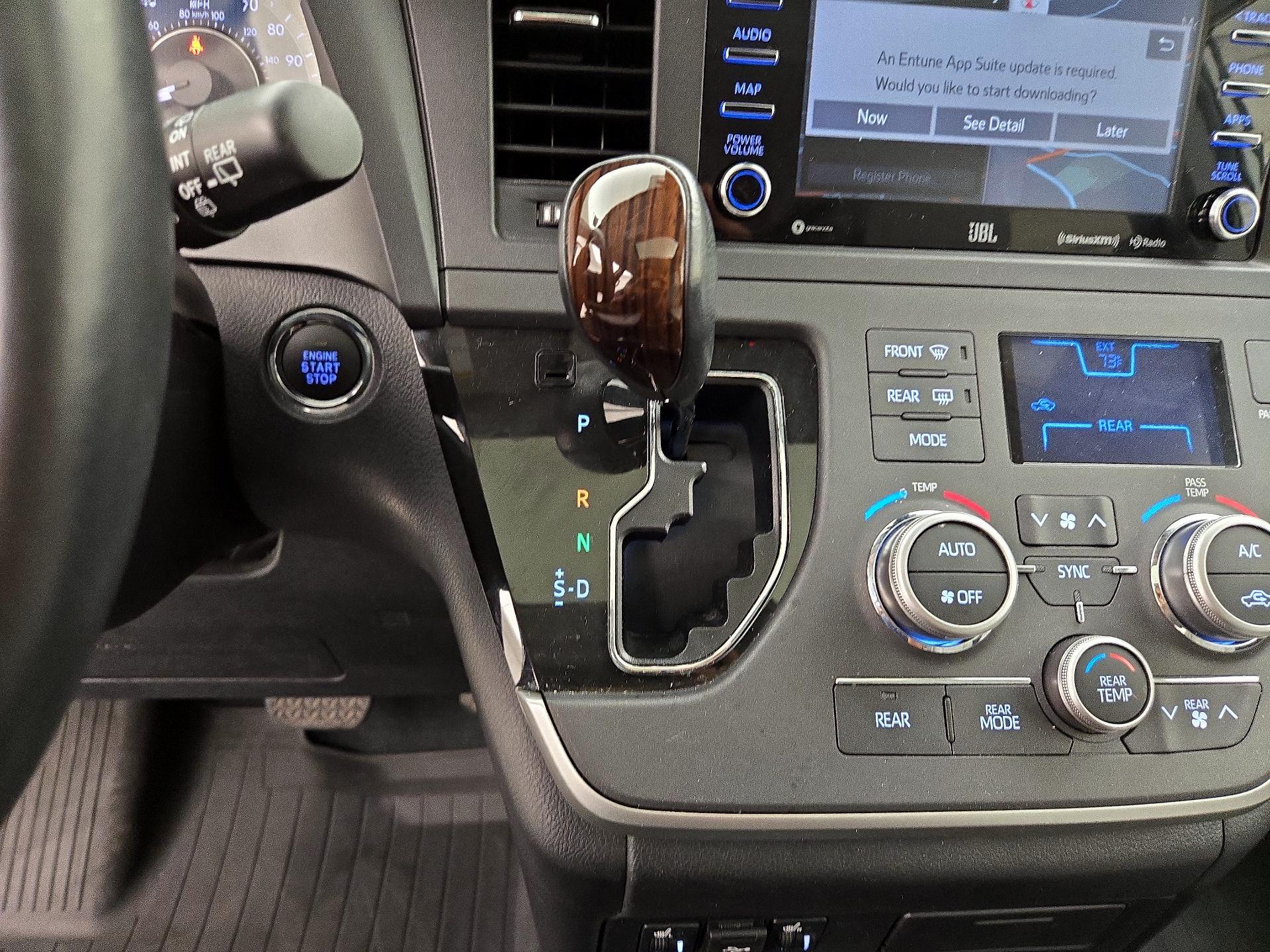 Thumbnail: 2020 Toyota Sienna - 18