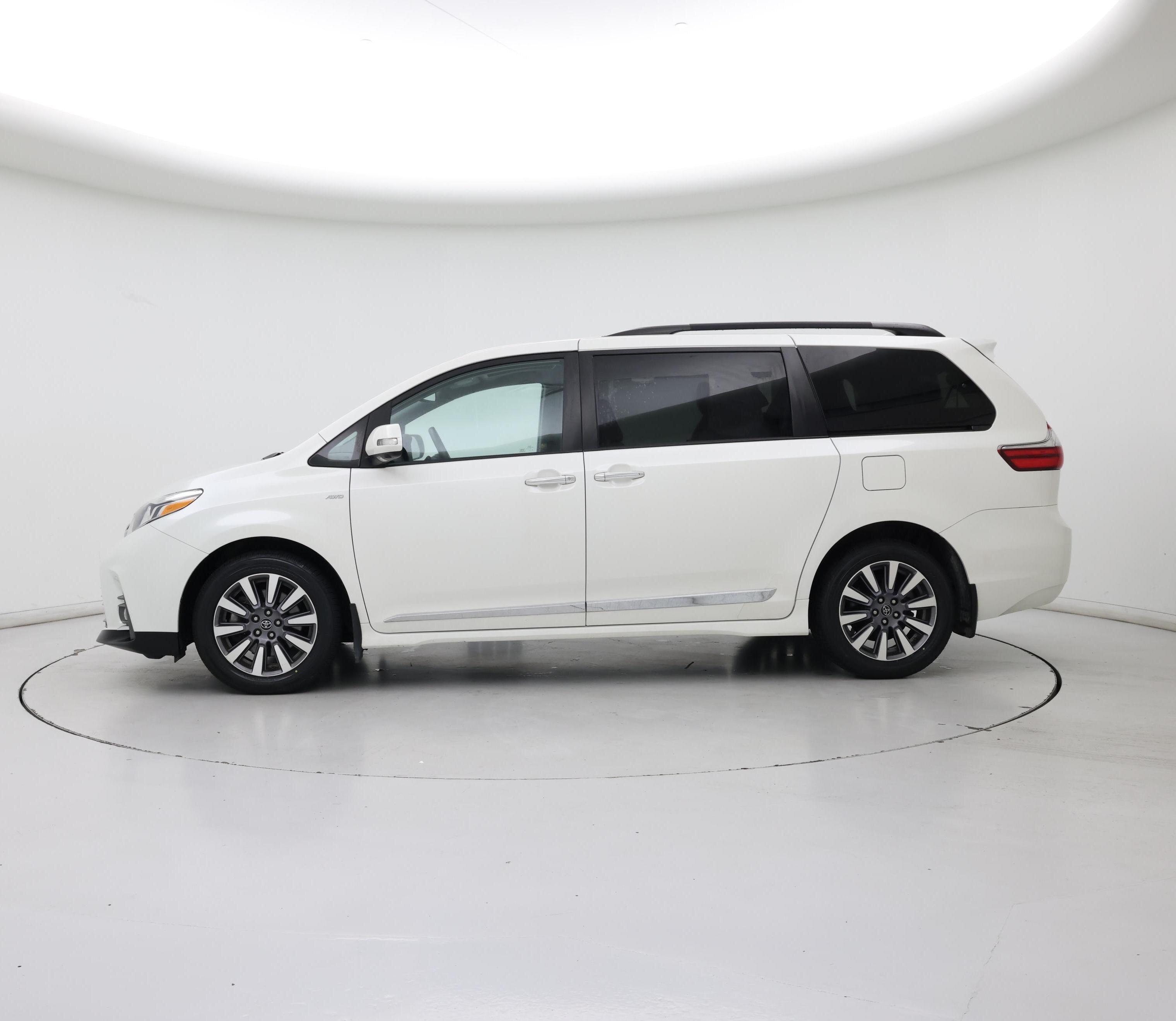 Thumbnail: 2020 Toyota Sienna - 3