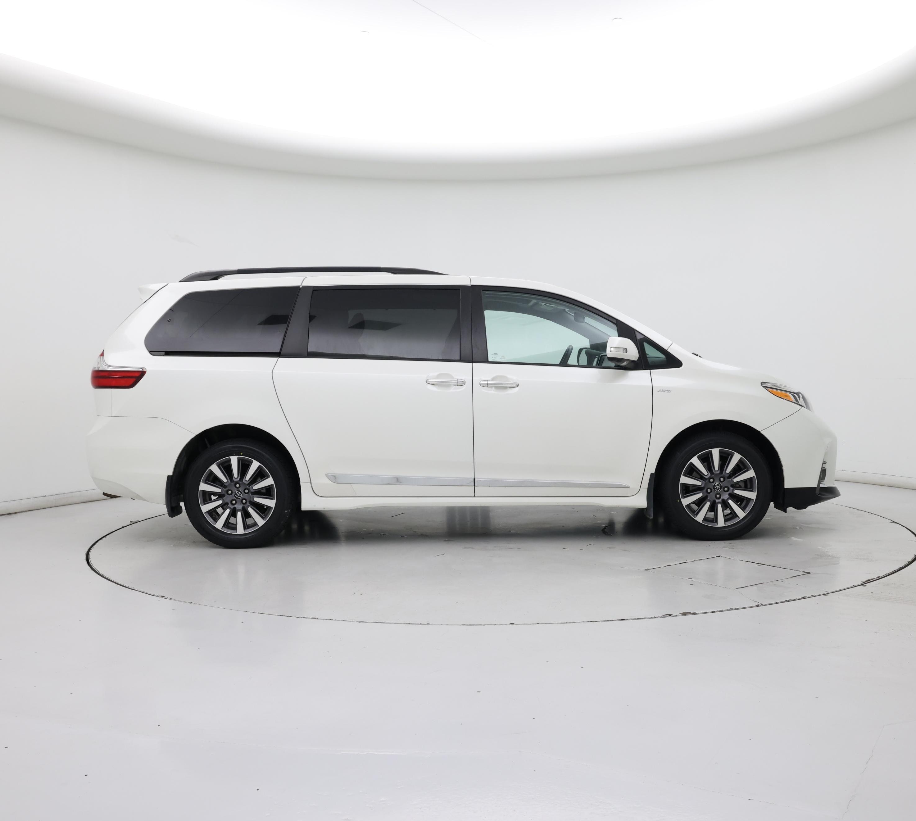 Thumbnail: 2020 Toyota Sienna - 7