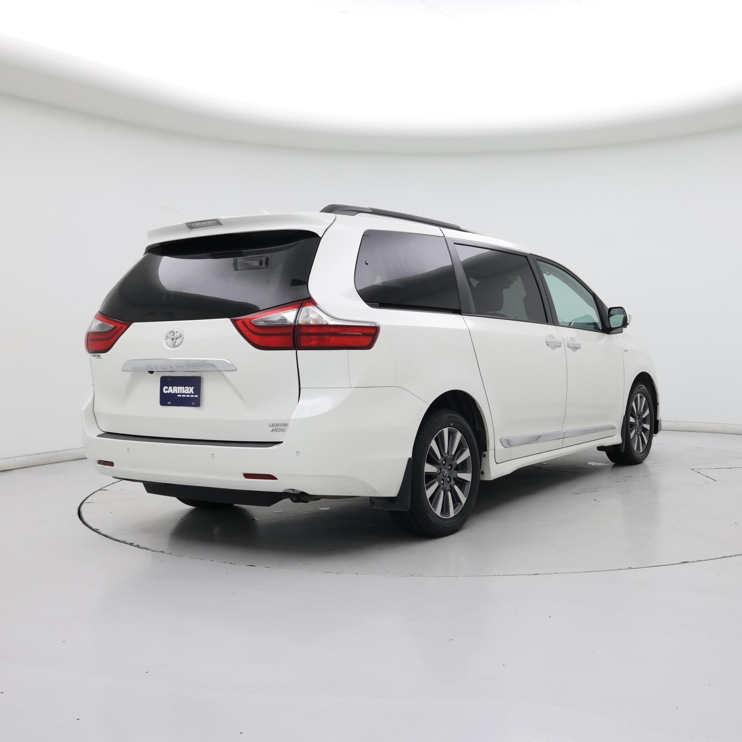 Thumbnail: 2020 Toyota Sienna - 8