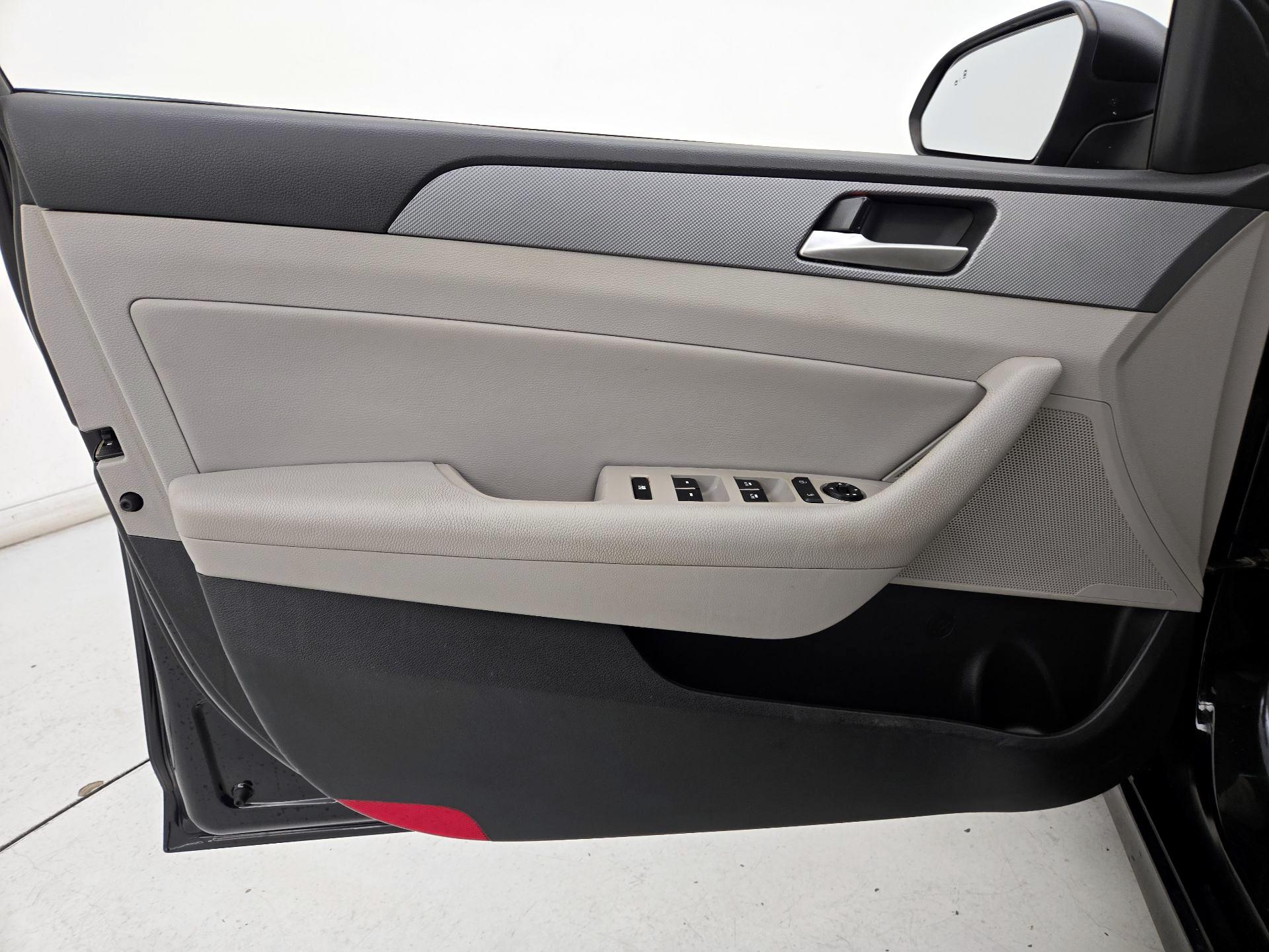 Thumbnail: 2019 Hyundai Sonata - 12