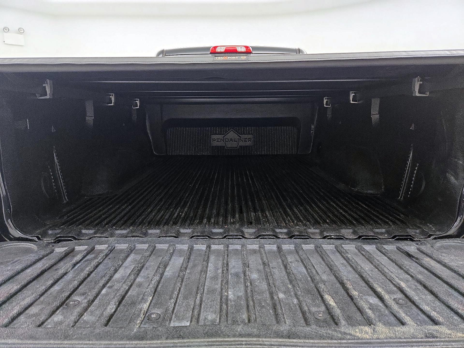 Thumbnail: 2015 Chevrolet Silverado 1500 - 20
