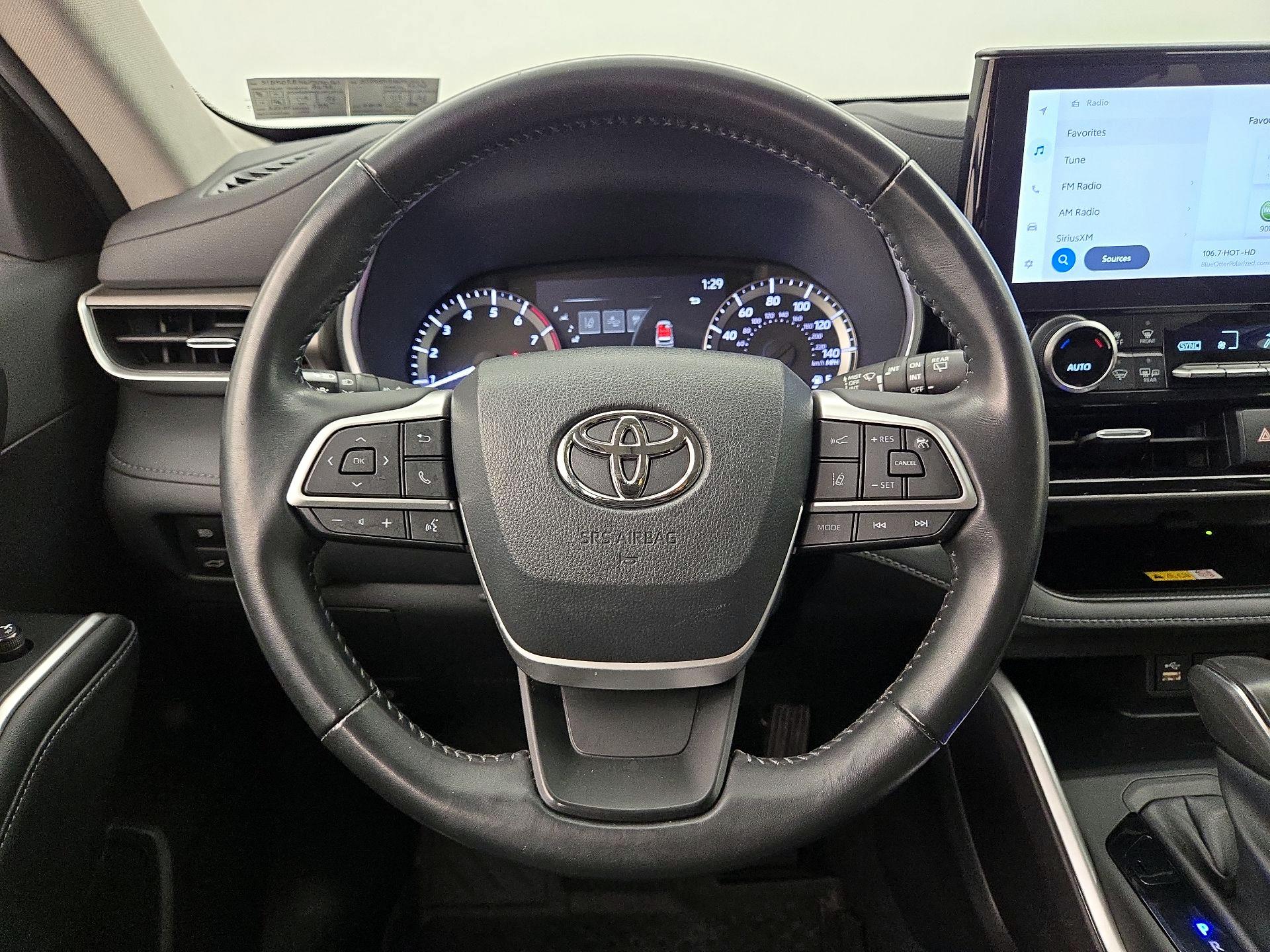 Thumbnail: 2023 Toyota Highlander - 10