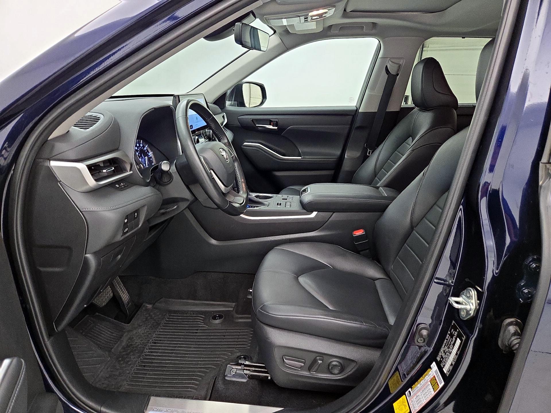 Thumbnail: 2023 Toyota Highlander - 11