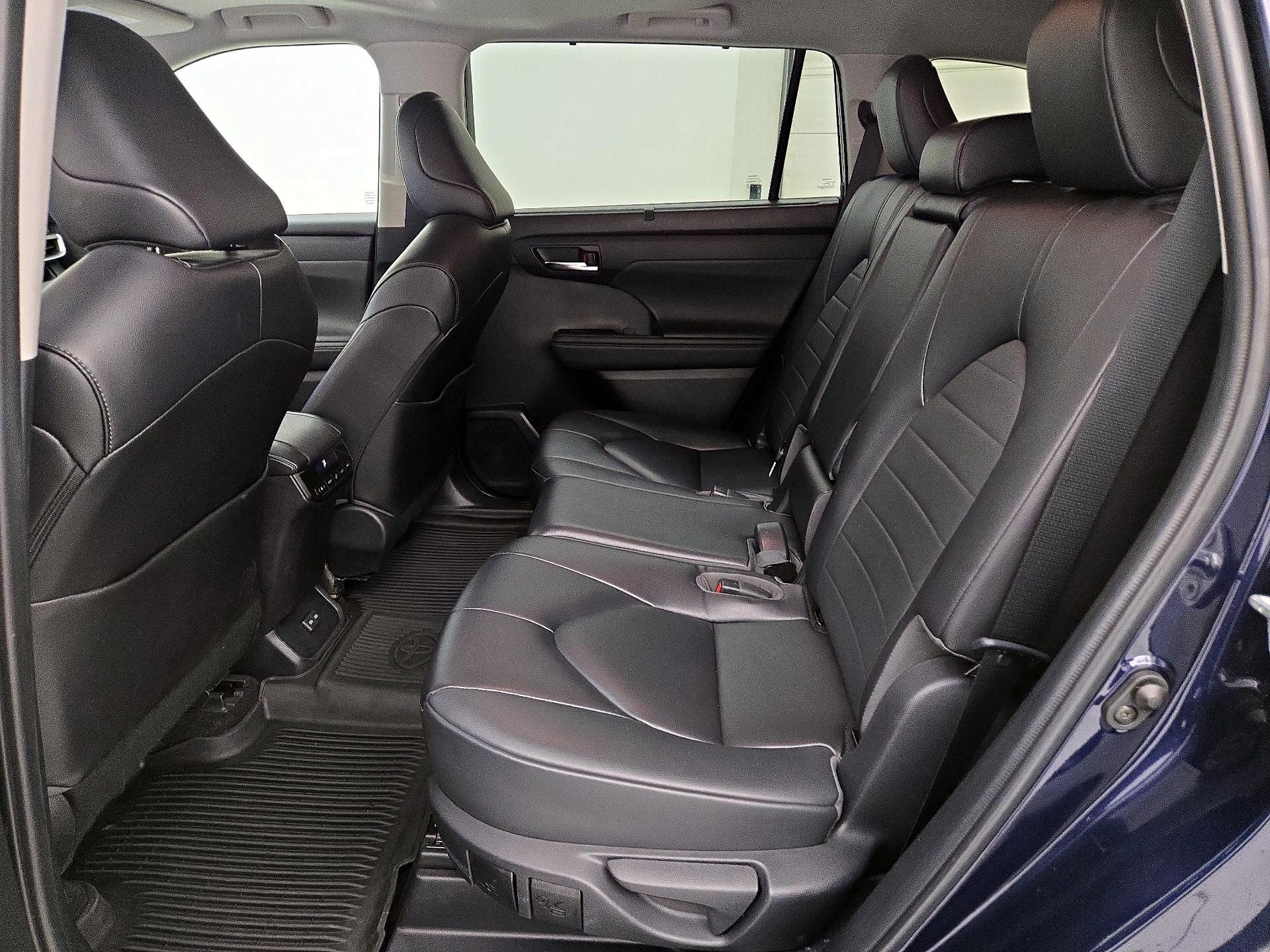 Thumbnail: 2023 Toyota Highlander - 20