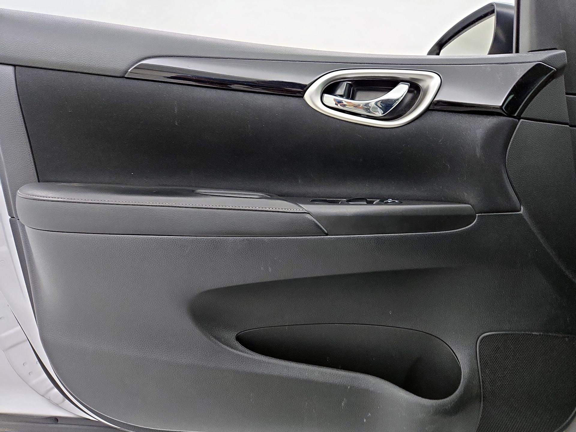 Thumbnail: 2017 Nissan Sentra - 12