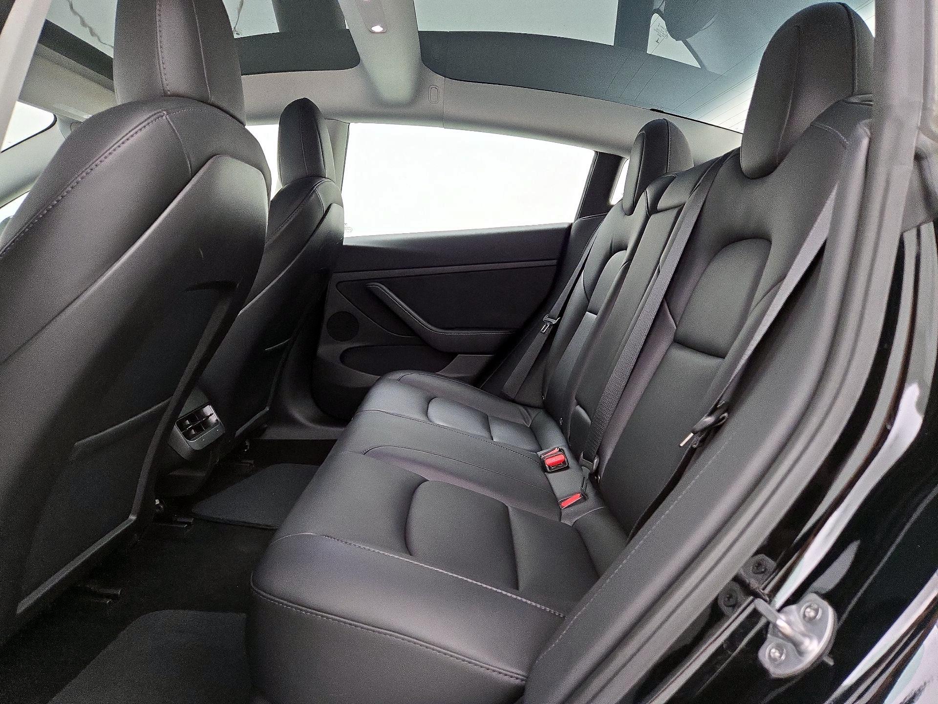 Thumbnail: 2022 Tesla Model 3 - 19