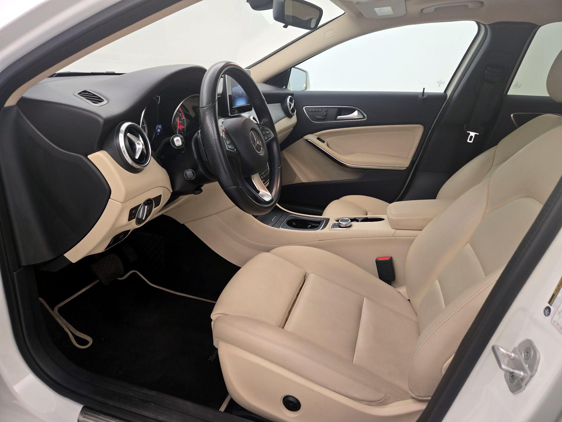 Thumbnail: 2017 Mercedes-Benz GLA - 11