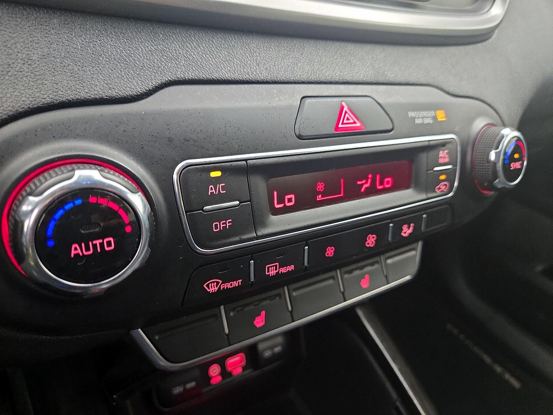 Thumbnail: 2020 Kia Sorento - 16