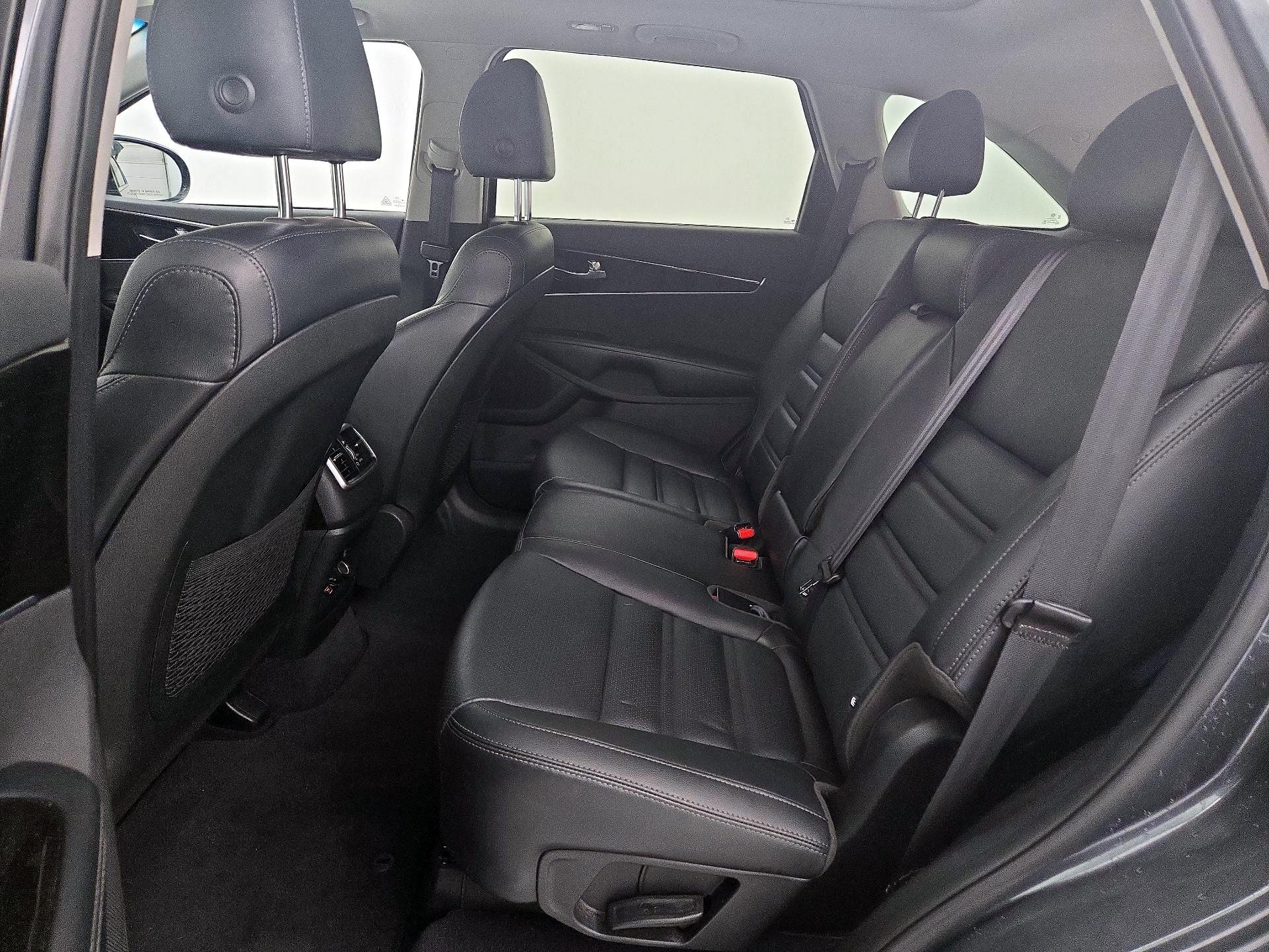 Thumbnail: 2020 Kia Sorento - 18