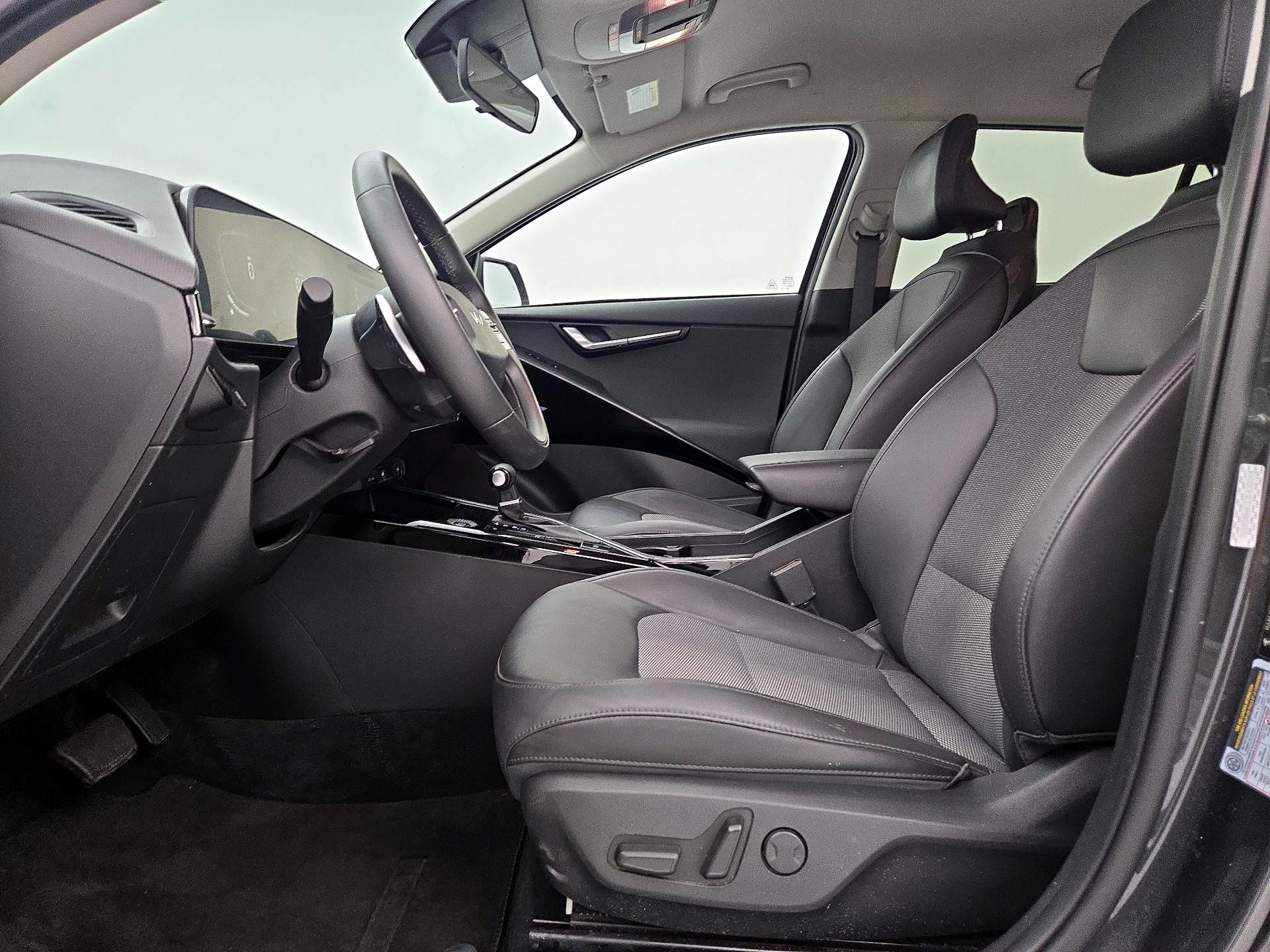 Thumbnail: 2023 Kia Niro - 11