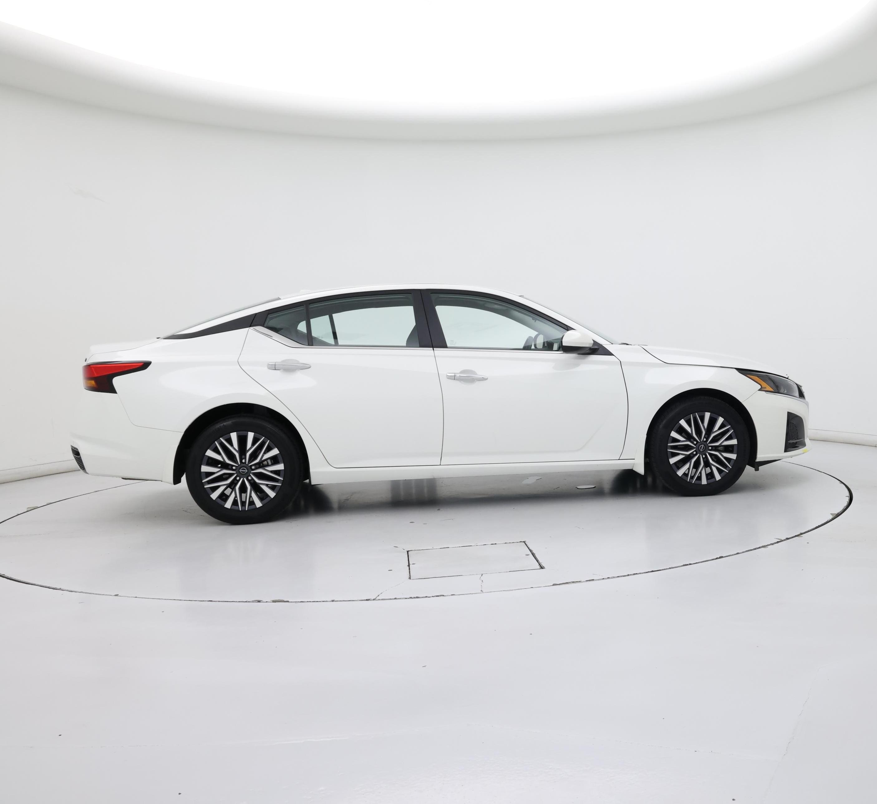 Thumbnail: 2023 Nissan Altima - 7