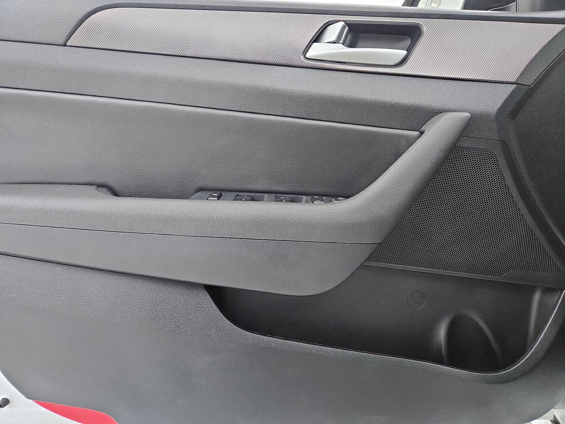 Thumbnail: 2016 Hyundai Sonata - 12