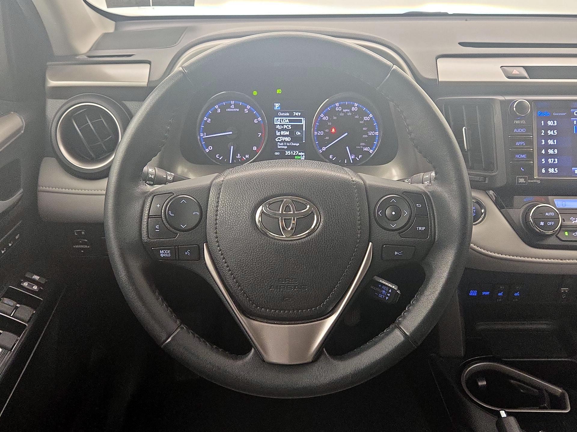 Thumbnail: 2017 Toyota RAV4 - 10