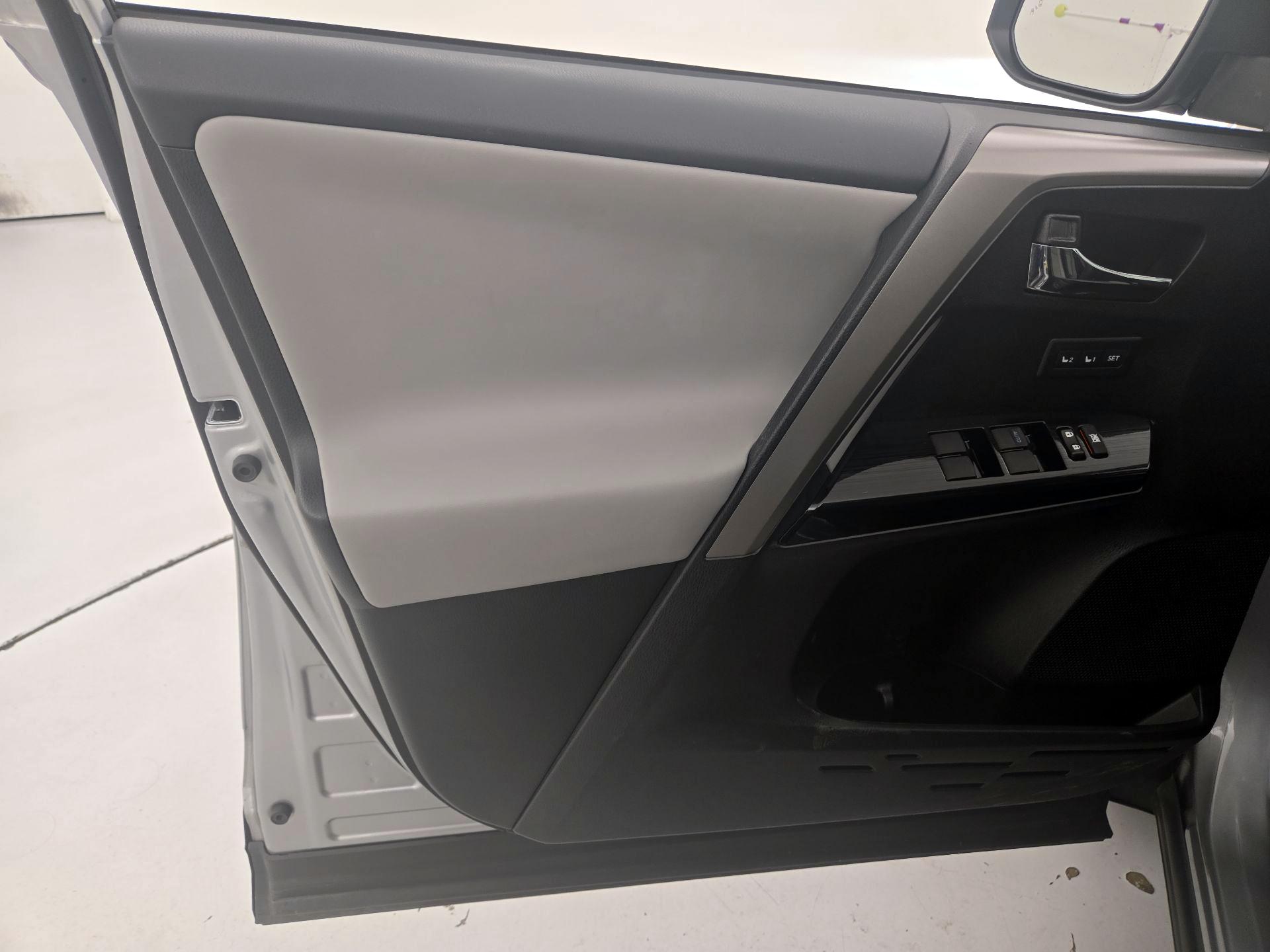 Thumbnail: 2017 Toyota RAV4 - 12