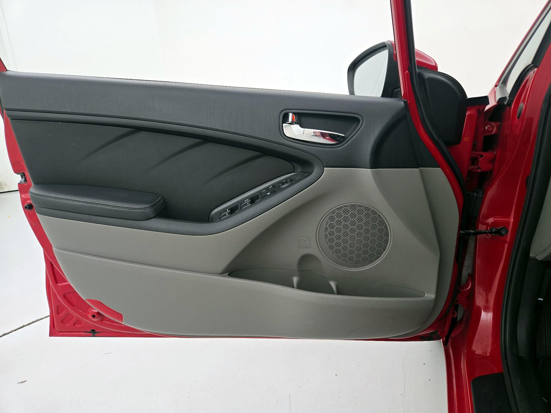 Thumbnail: 2014 Kia Forte - 12