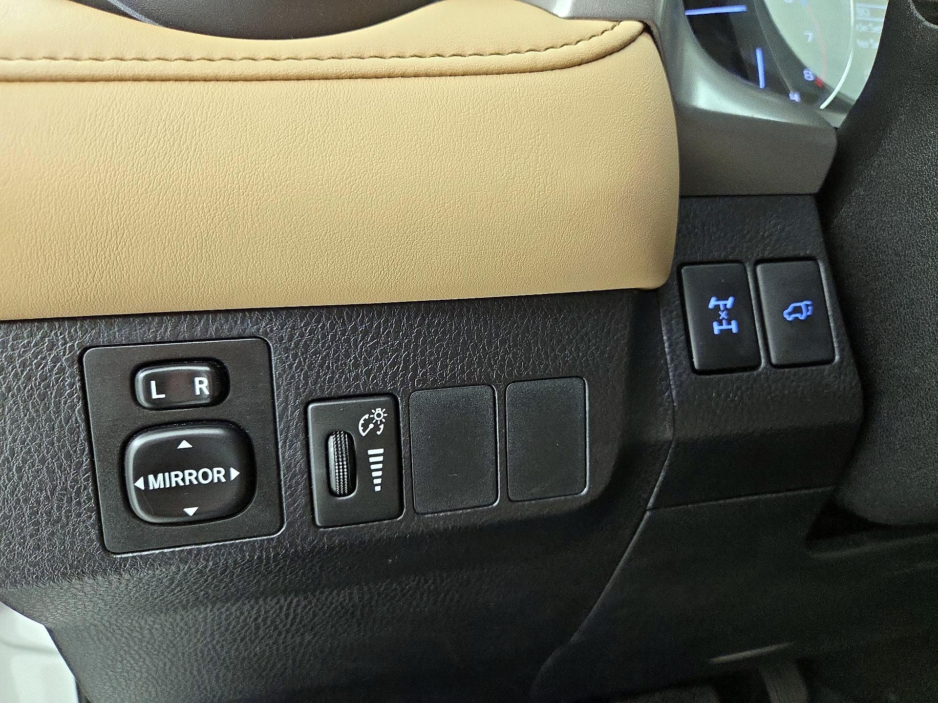 Thumbnail: 2016 Toyota RAV4 - 13