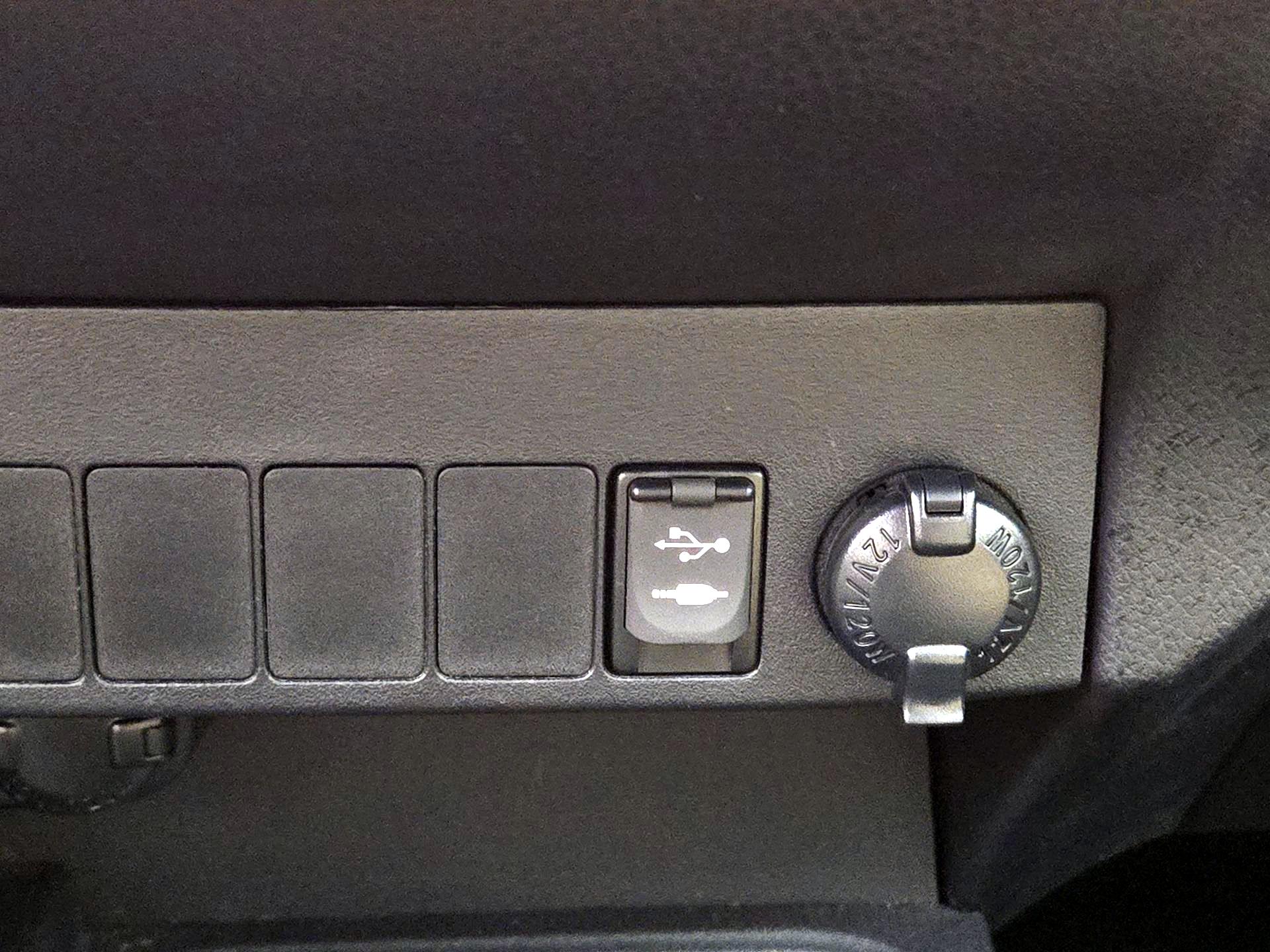 Thumbnail: 2016 Toyota RAV4 - 18