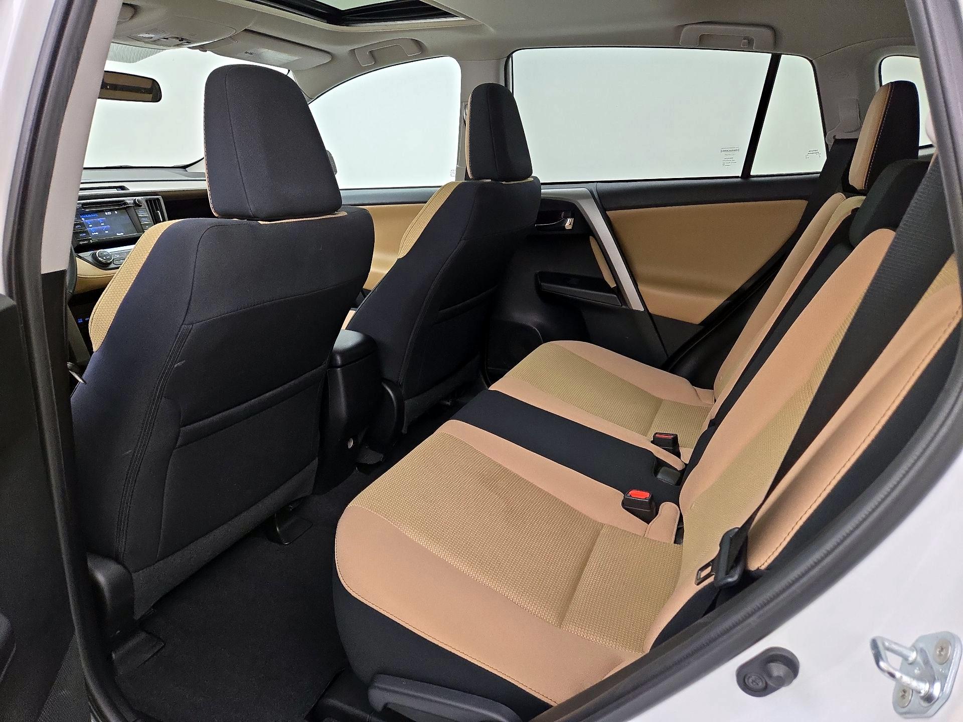 Thumbnail: 2016 Toyota RAV4 - 20