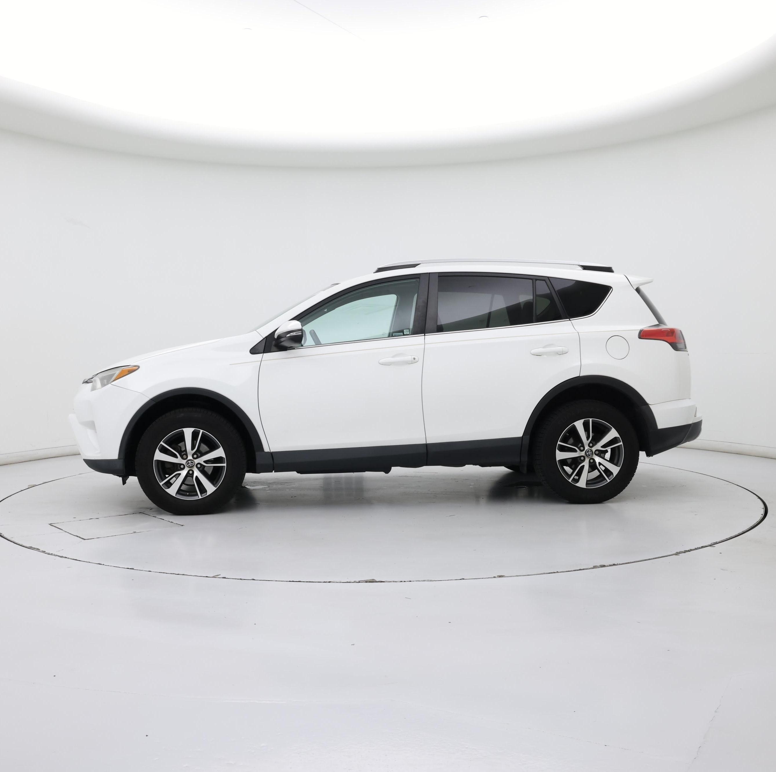 Thumbnail: 2016 Toyota RAV4 - 3