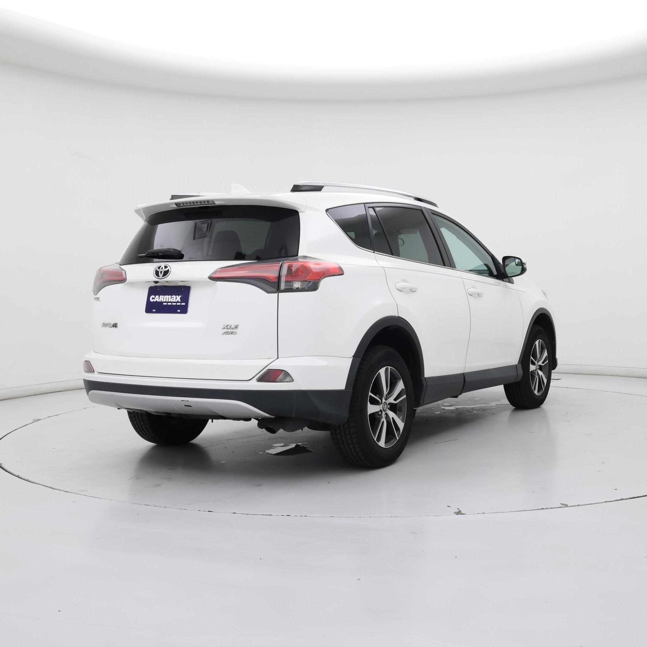 Thumbnail: 2016 Toyota RAV4 - 8