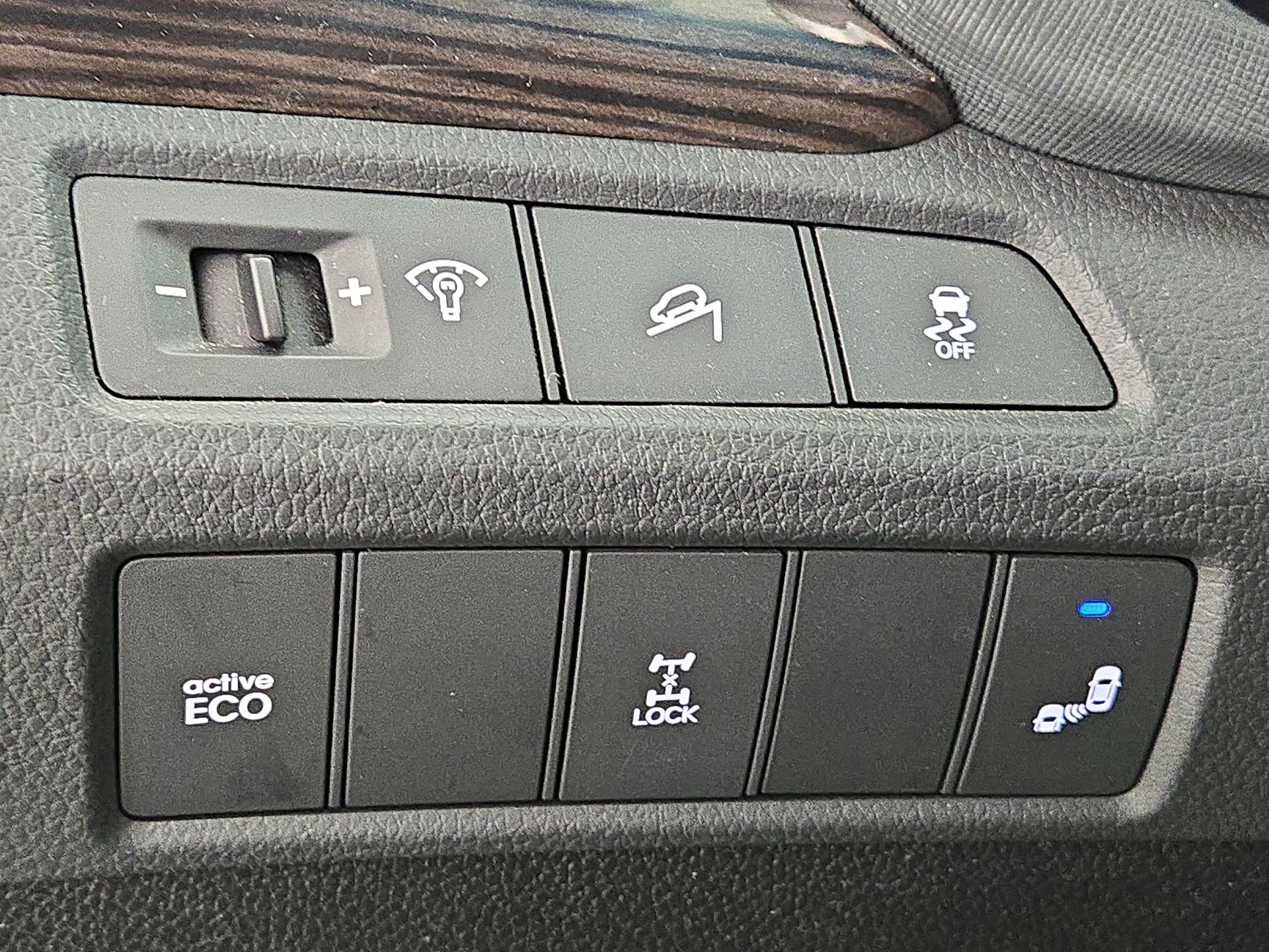 Thumbnail: 2014 Hyundai Santa Fe - 13