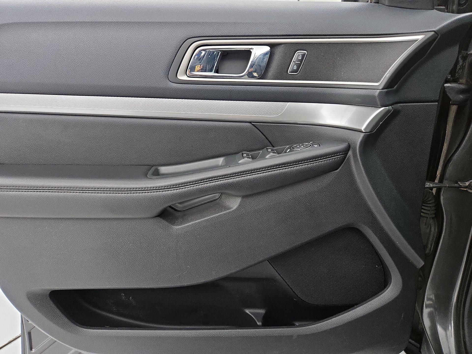 Thumbnail: 2016 Ford Explorer - 12