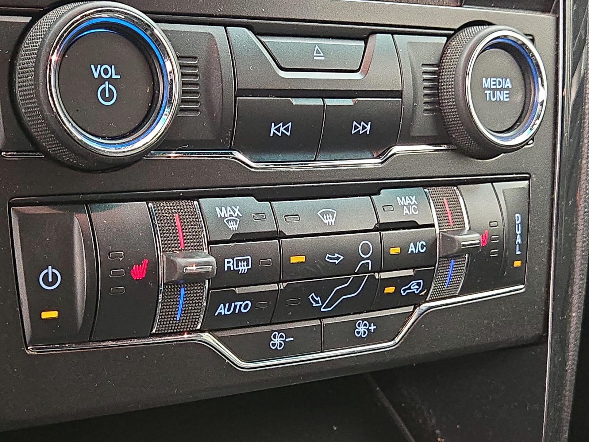 Thumbnail: 2016 Ford Explorer - 17