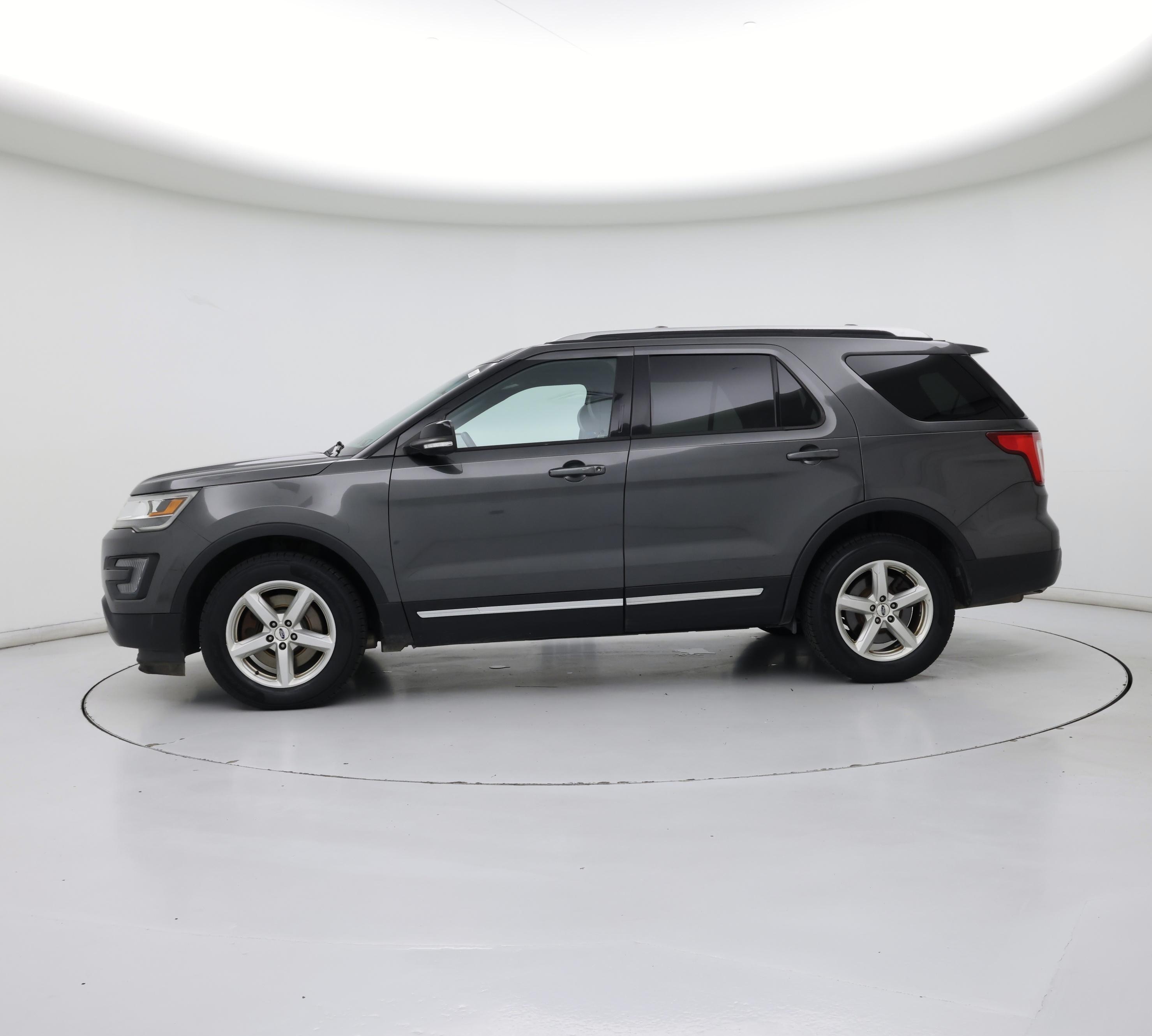 Thumbnail: 2016 Ford Explorer - 3