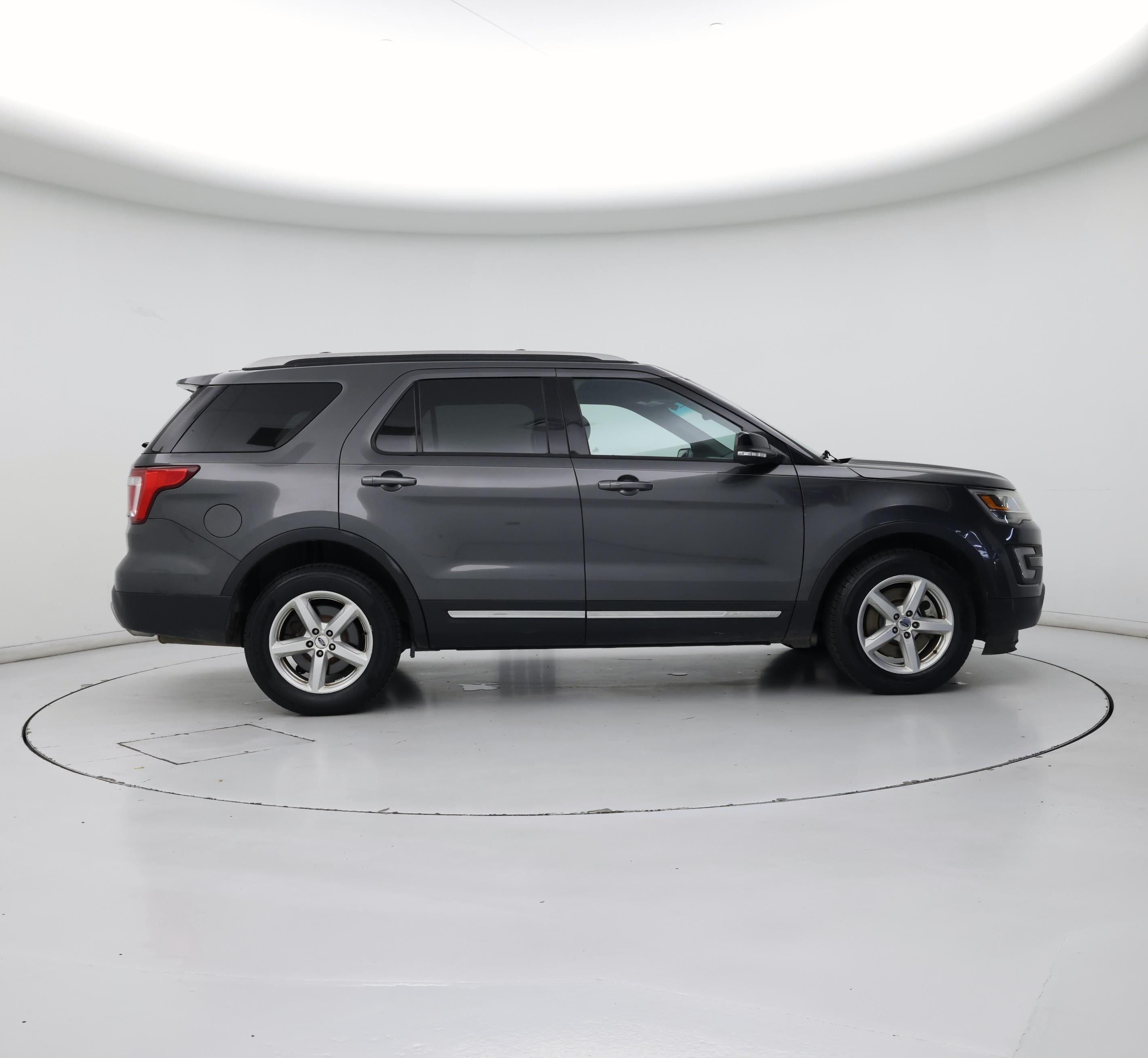 Thumbnail: 2016 Ford Explorer - 7
