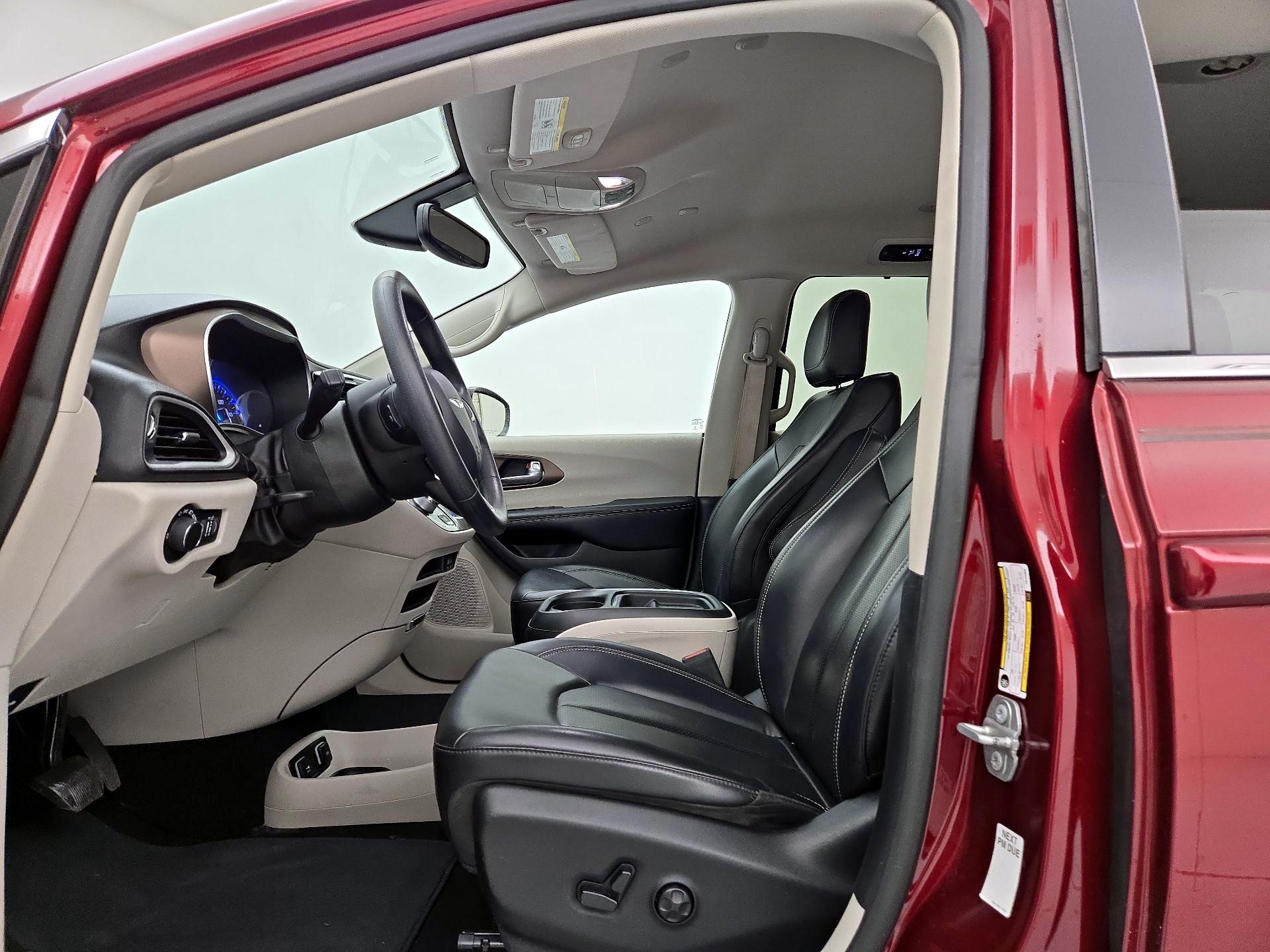Thumbnail: 2020 Chrysler Voyager - 11