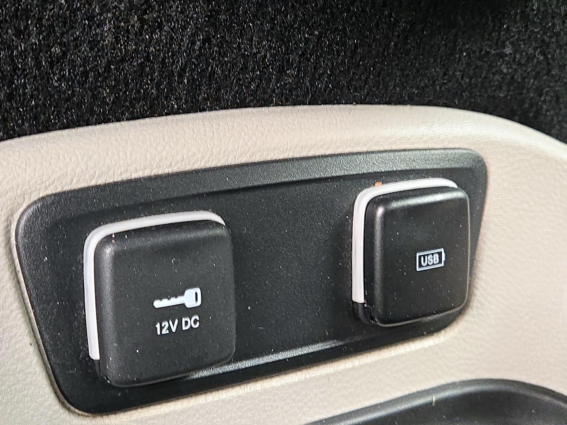 Thumbnail: 2020 Chrysler Voyager - 18