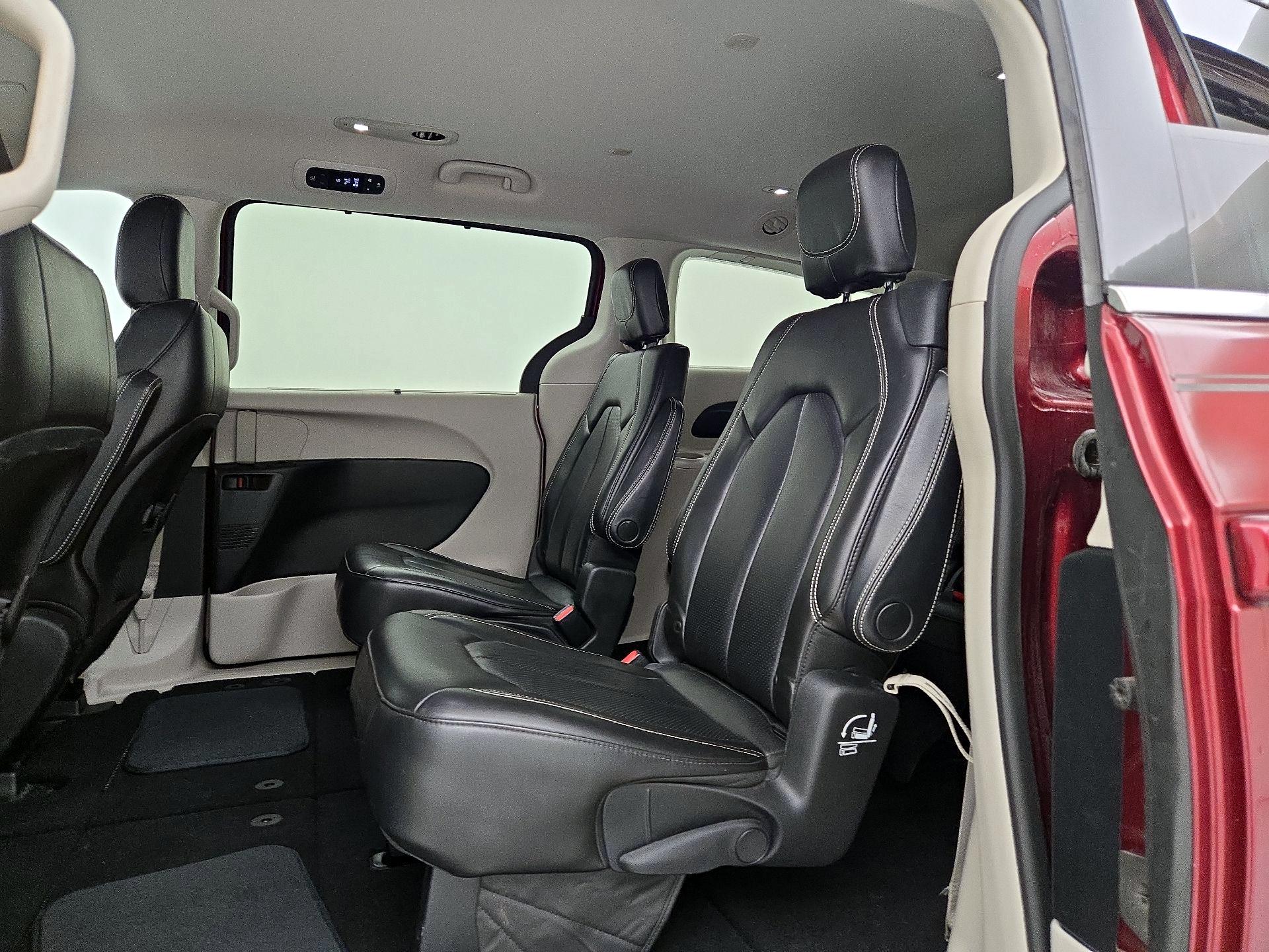 Thumbnail: 2020 Chrysler Voyager - 19