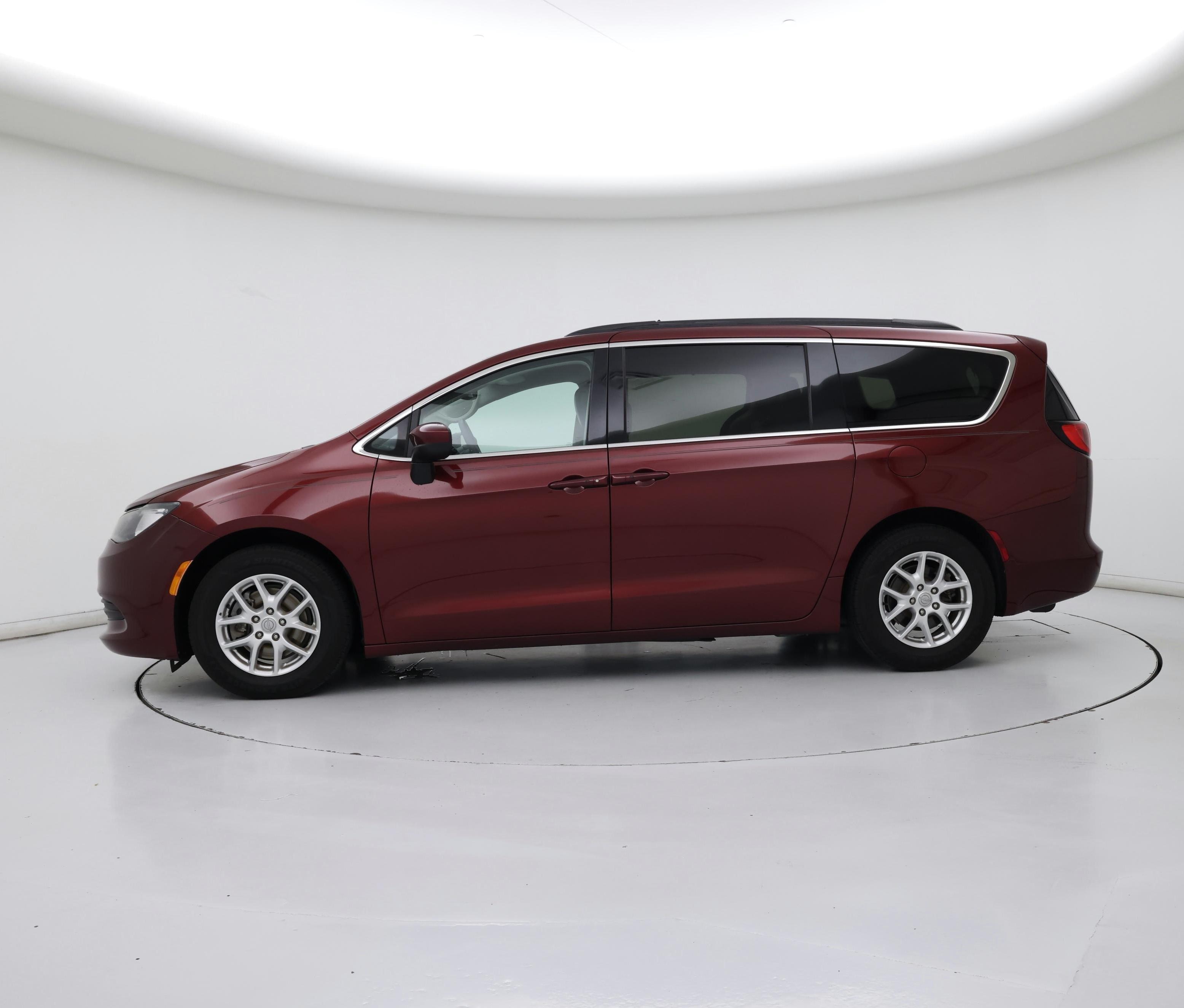Thumbnail: 2020 Chrysler Voyager - 3