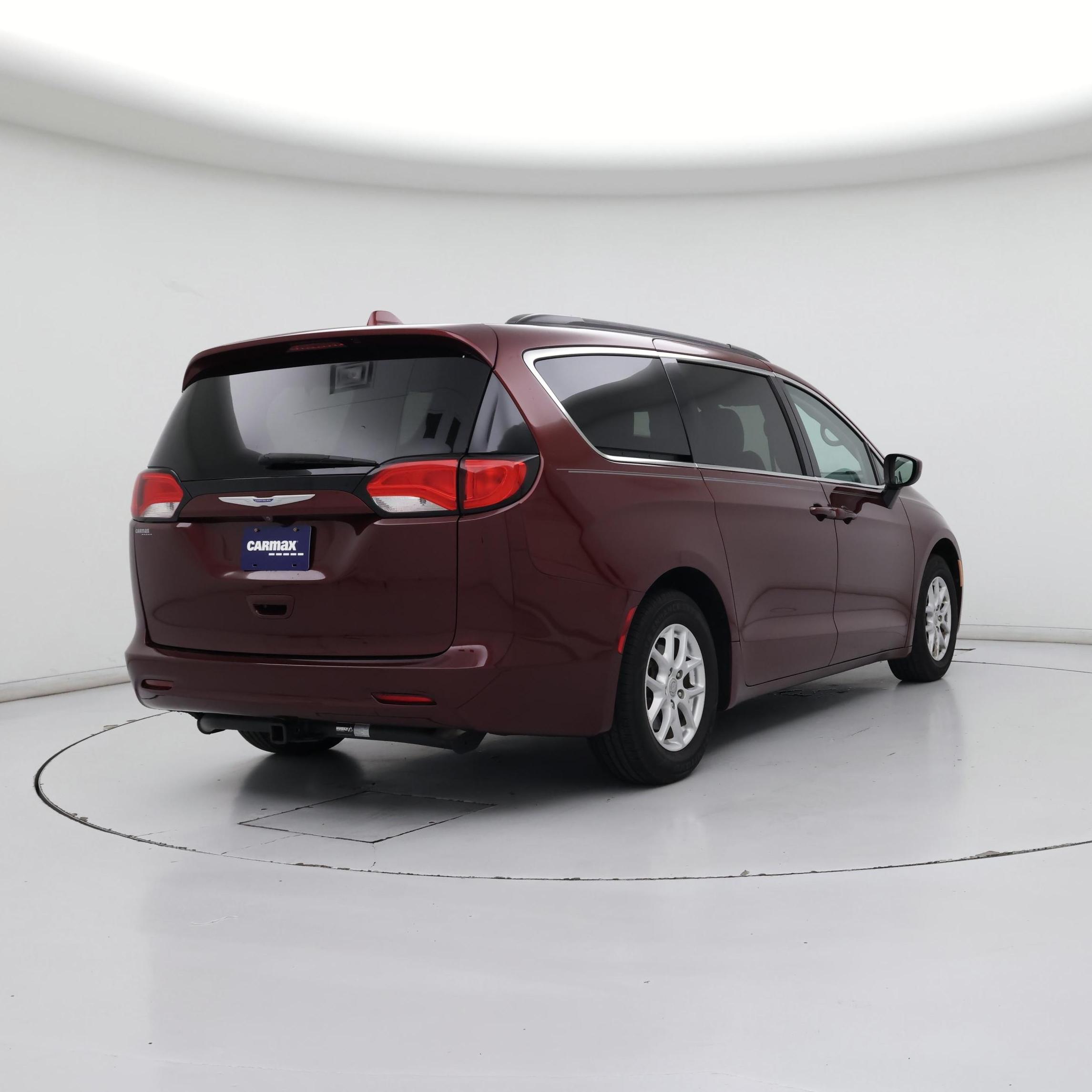 Thumbnail: 2020 Chrysler Voyager - 8