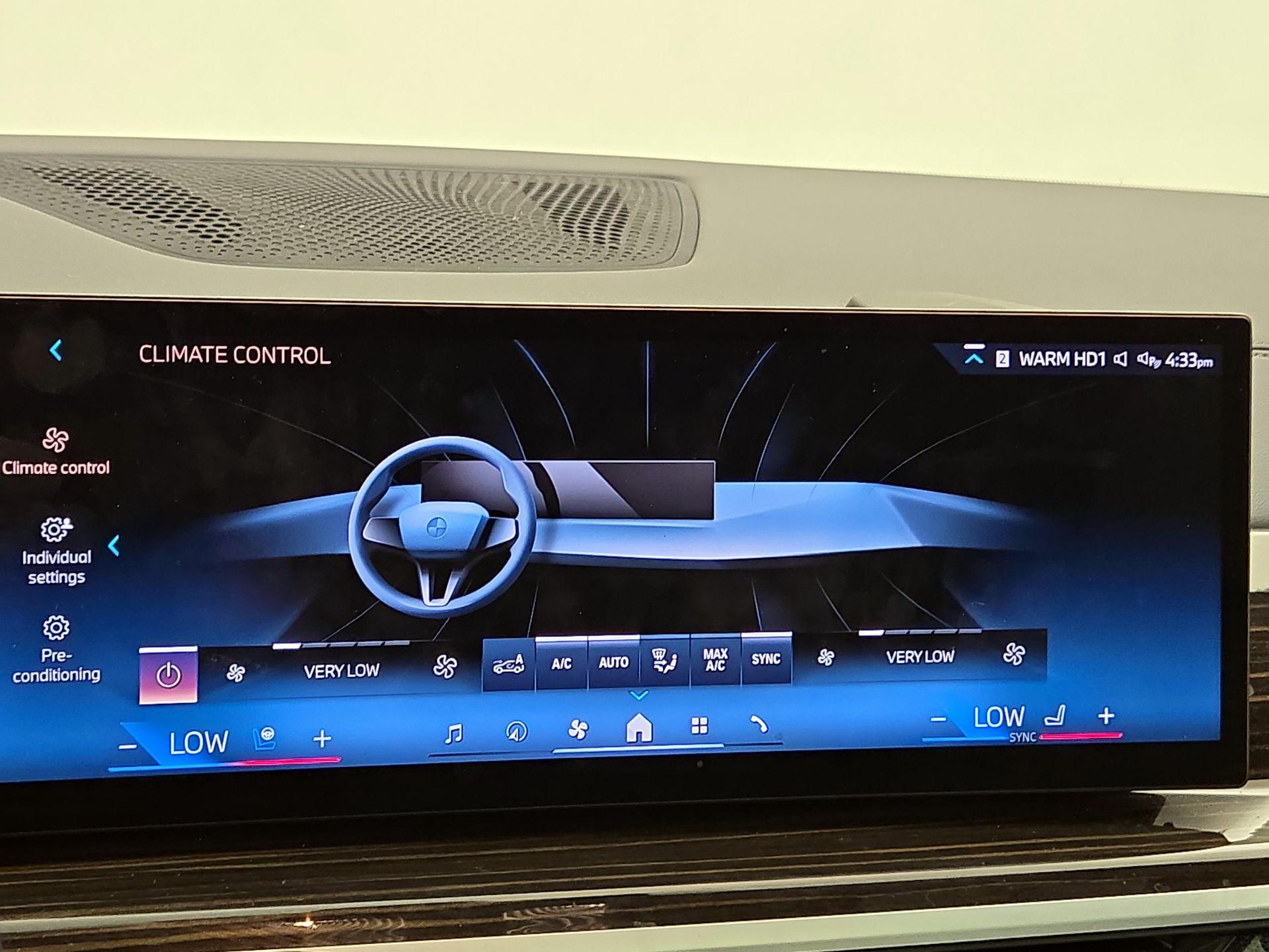 Thumbnail: 2024 BMW X7 - 16