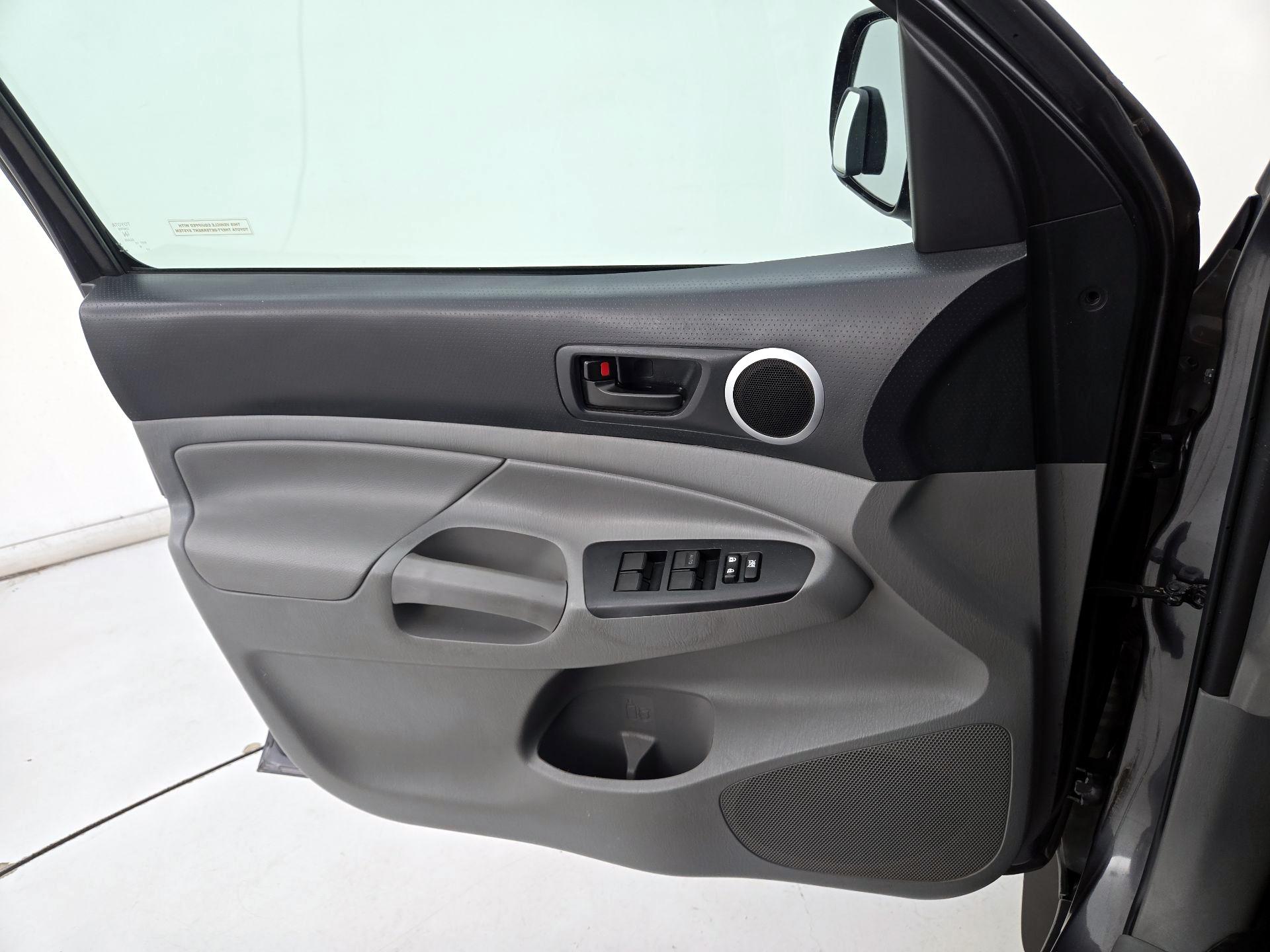 Thumbnail: 2015 Toyota Tacoma - 12