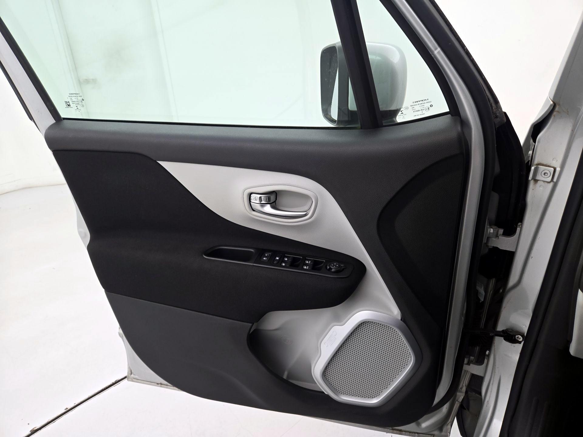 Thumbnail: 2021 Jeep Renegade - 12