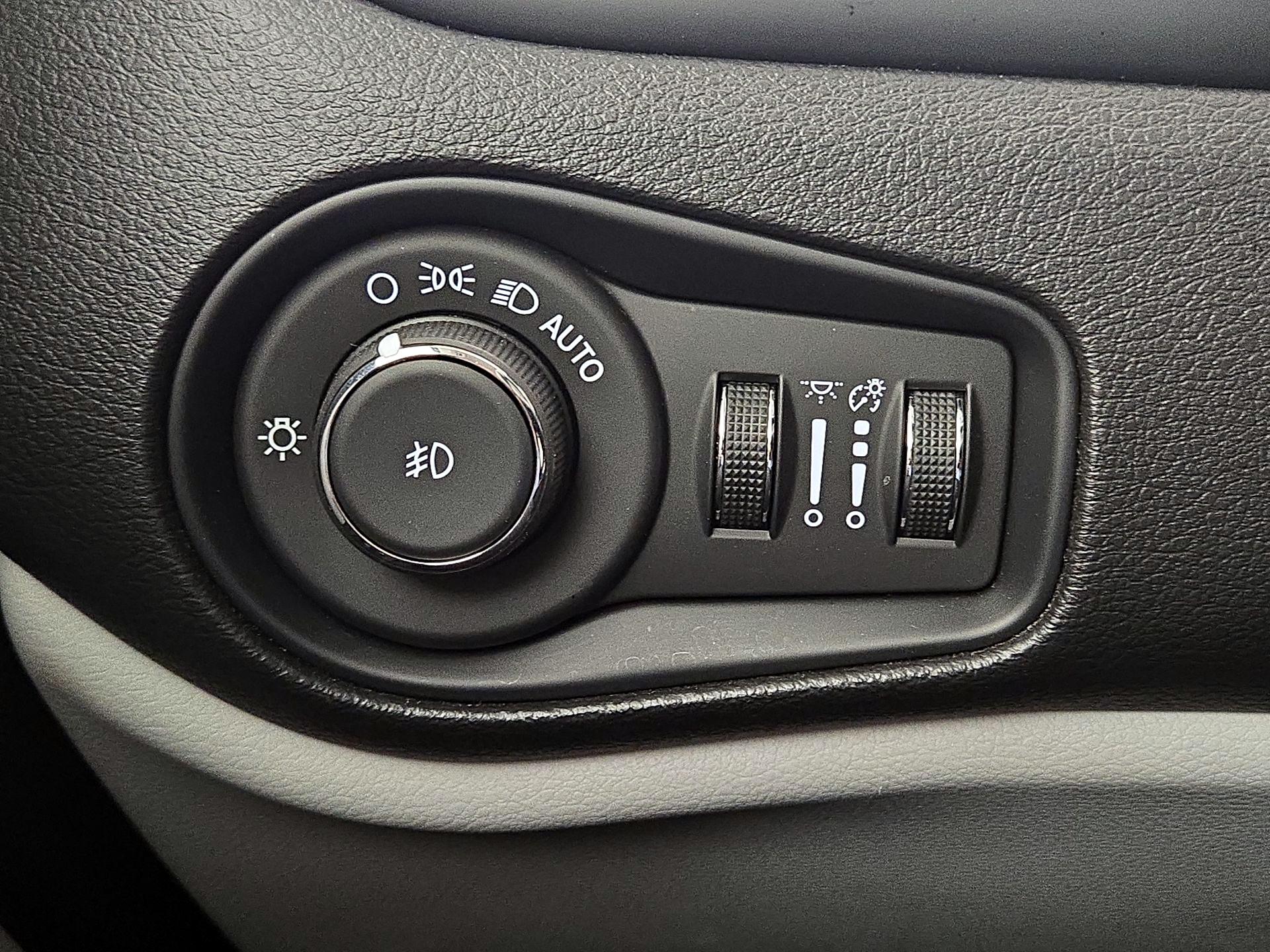 Thumbnail: 2021 Jeep Renegade - 13